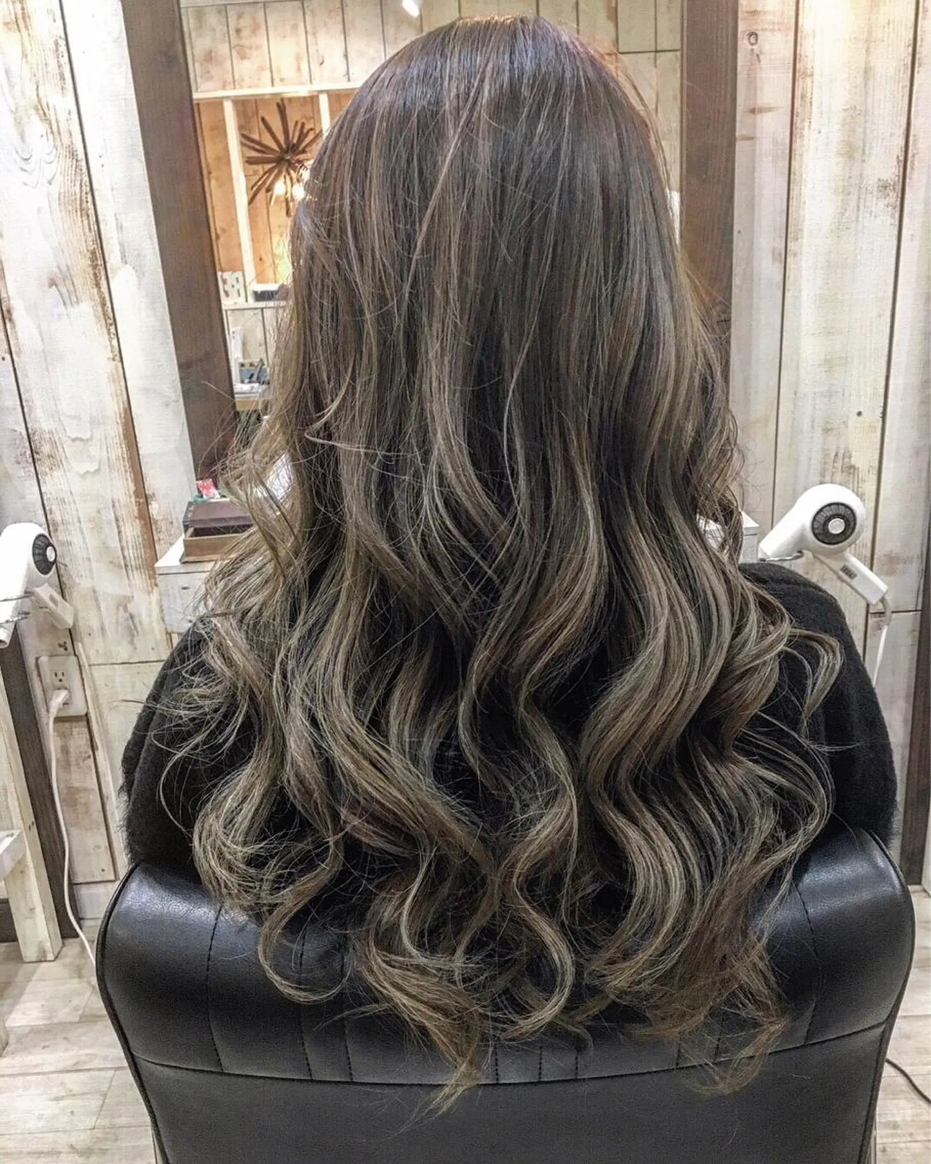 ロング 外国人風カラー ハイライト ade omotesando所属・鷺谷 玲奈のヘアスタイル