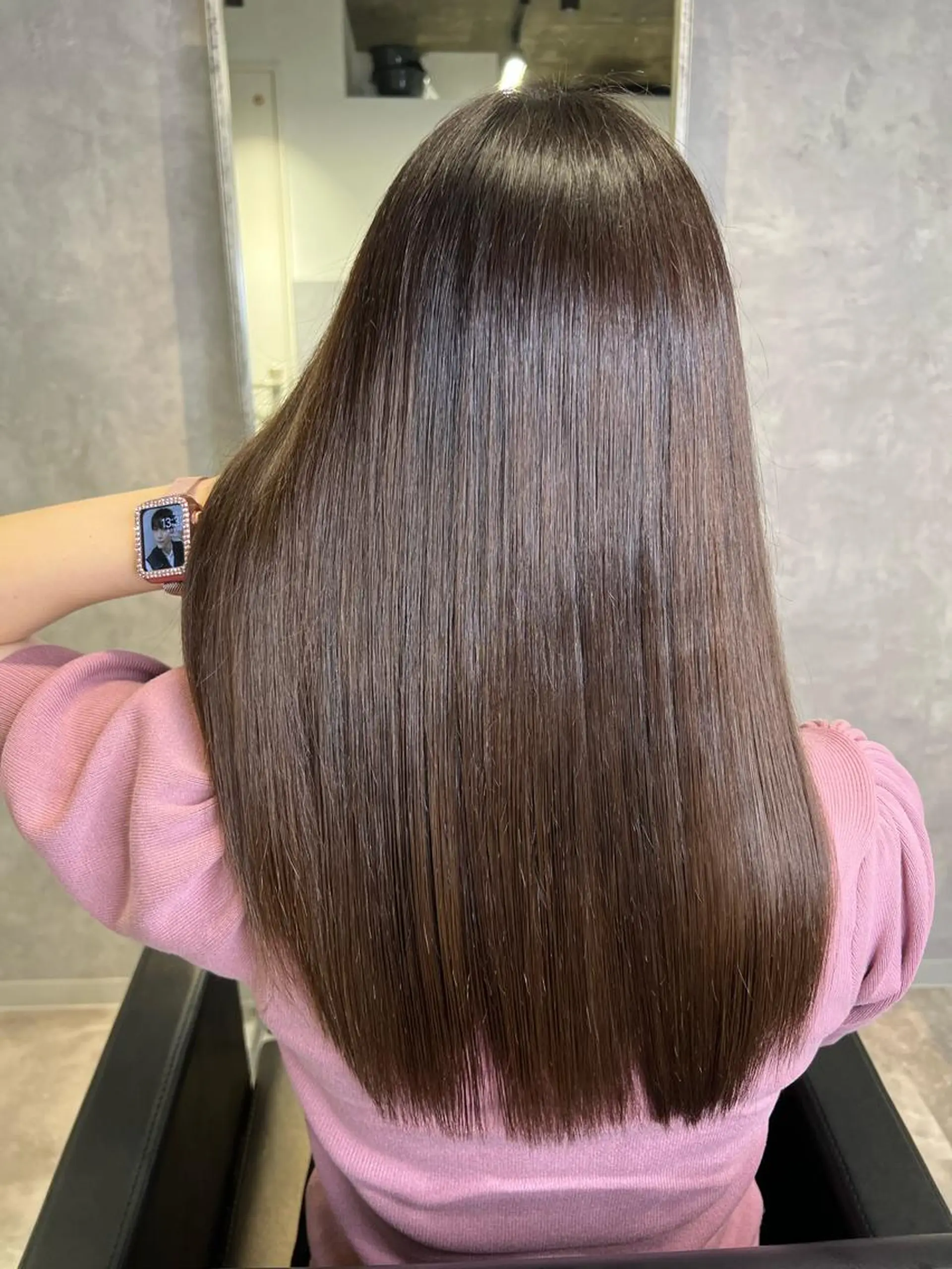 カラー ヘアアレンジ ベージュカラー ブリーチ ダブルカラー ミルクティーベージュ おくれ毛 hiiko顔まわり カットのヘアスタイル