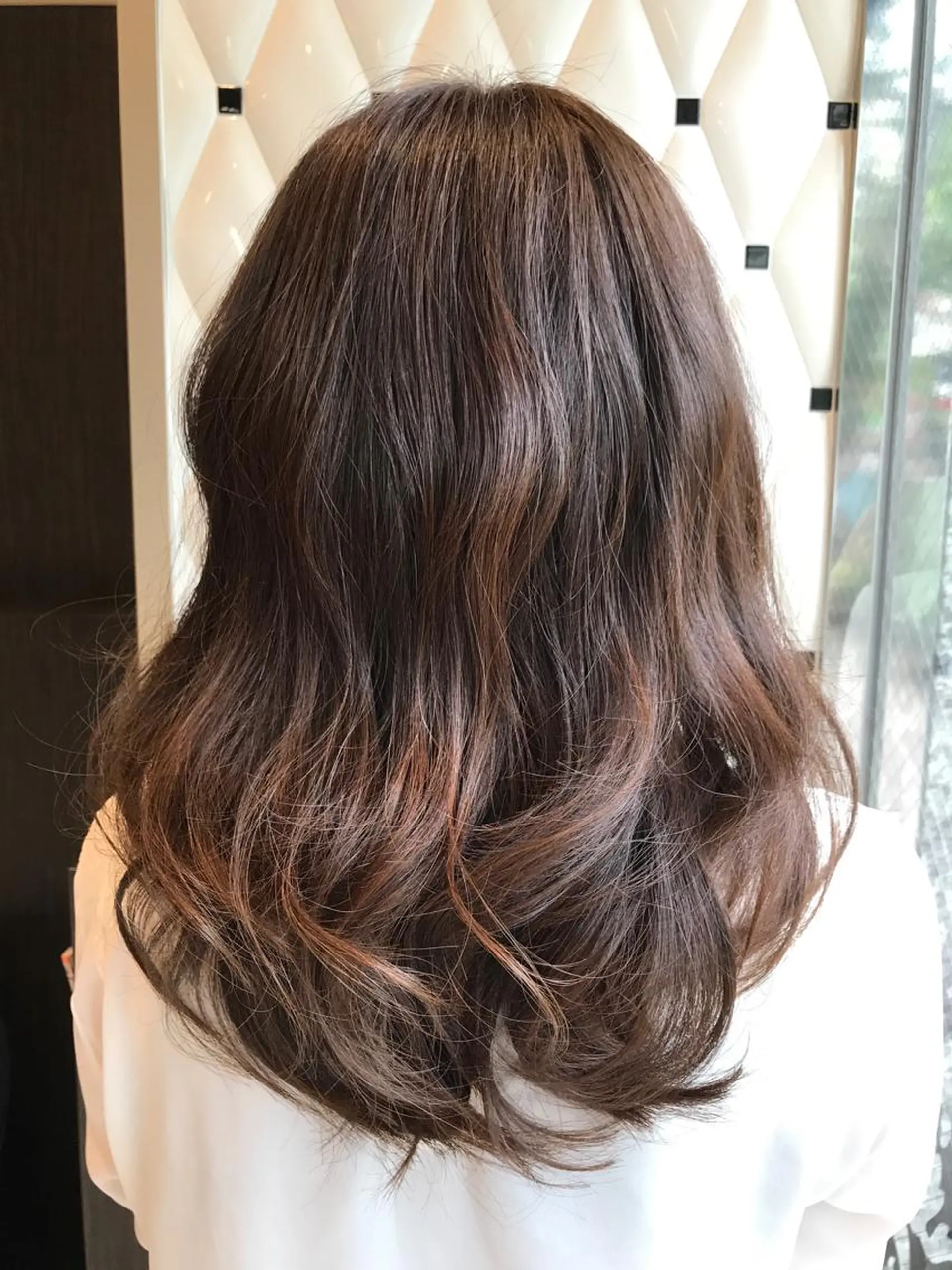 ミディアム カラー アッシュ アッシュブラウン ブラウンカラー yui .のヘアスタイル