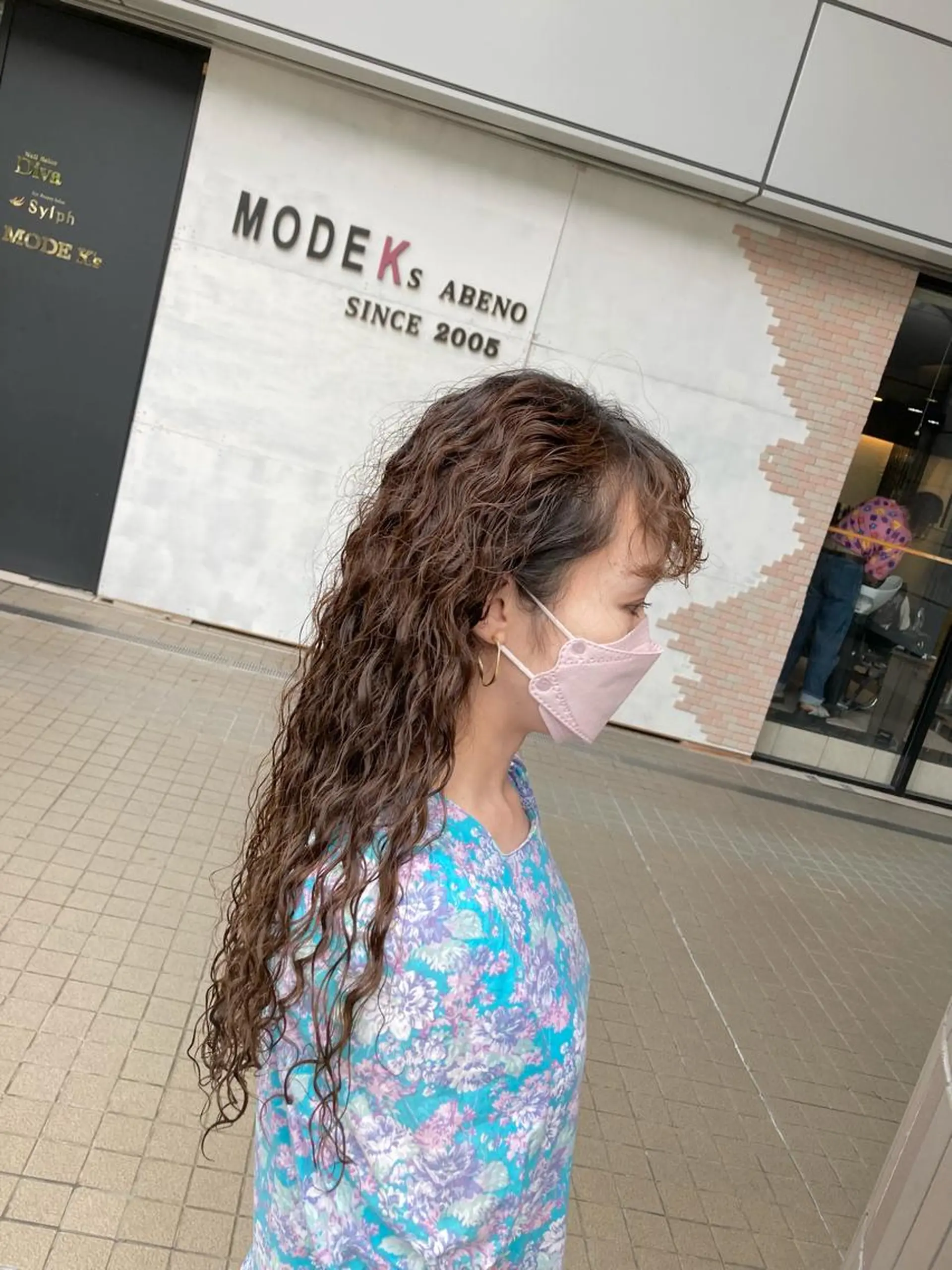 ロング パーマ 外国人風カラー スパイラルパーマ カット パーマ トリートメント SHAFT Ieiriのヘアスタイル