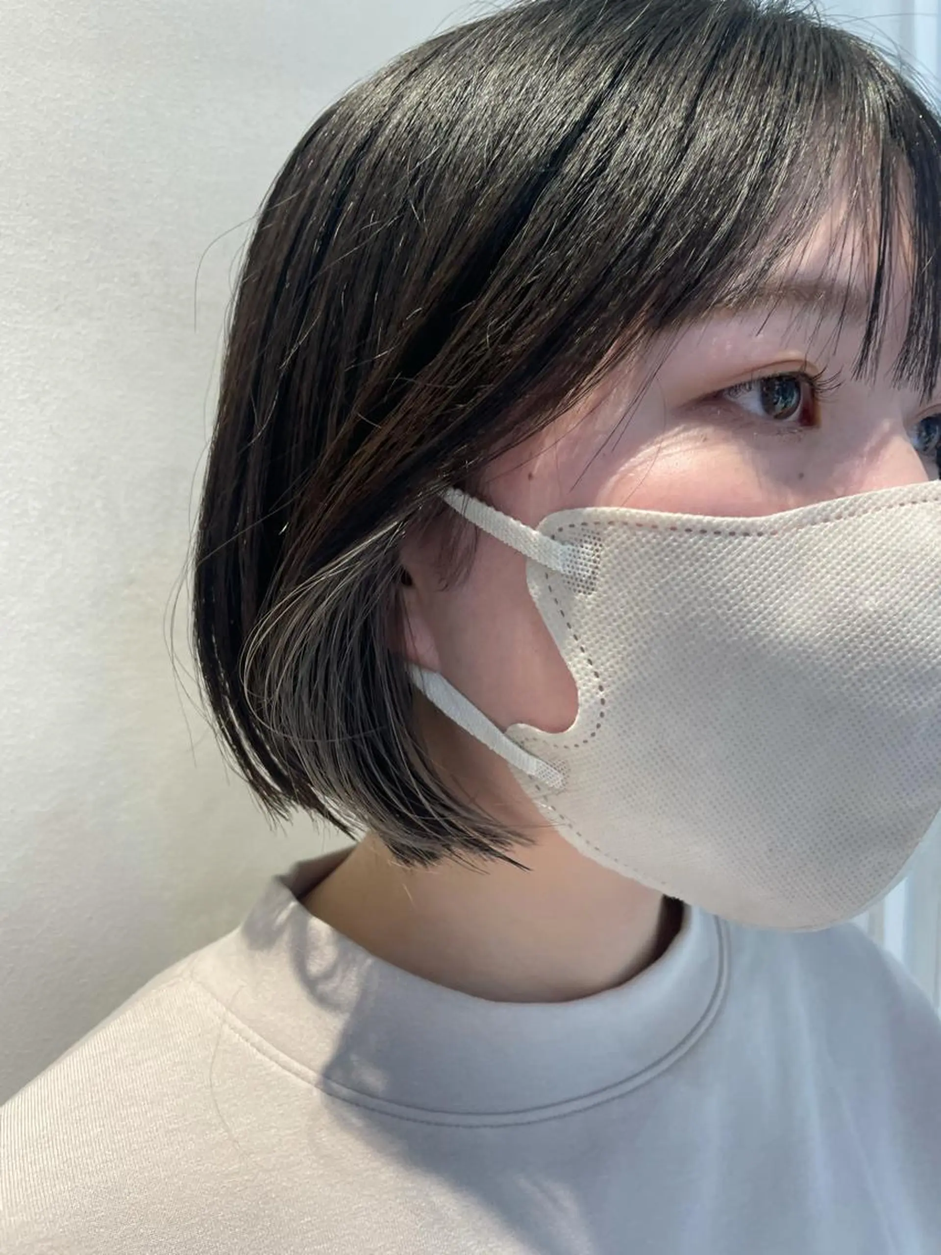 ショート カラー ブリーチ ハイトーンカラー インナーカラー シルバー ボブ 若林 良のヘアスタイル