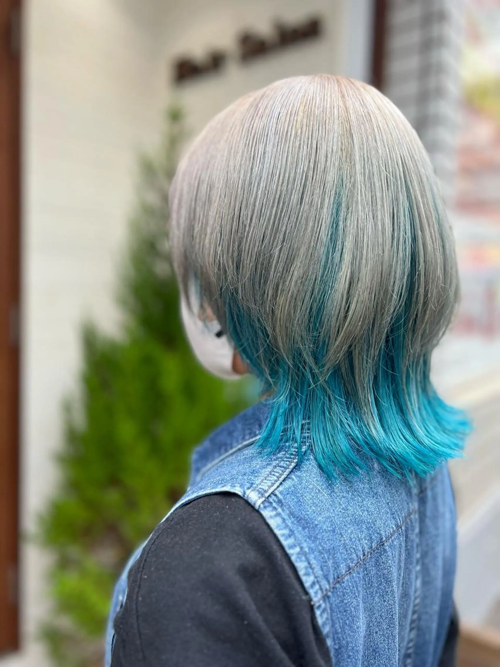 ミディアム カラー アクアカラー ベージュカラー ブルーカラー ホワイトベージュ ウルフカット 🍇おぐら めぐみ🍇のヘアスタイル