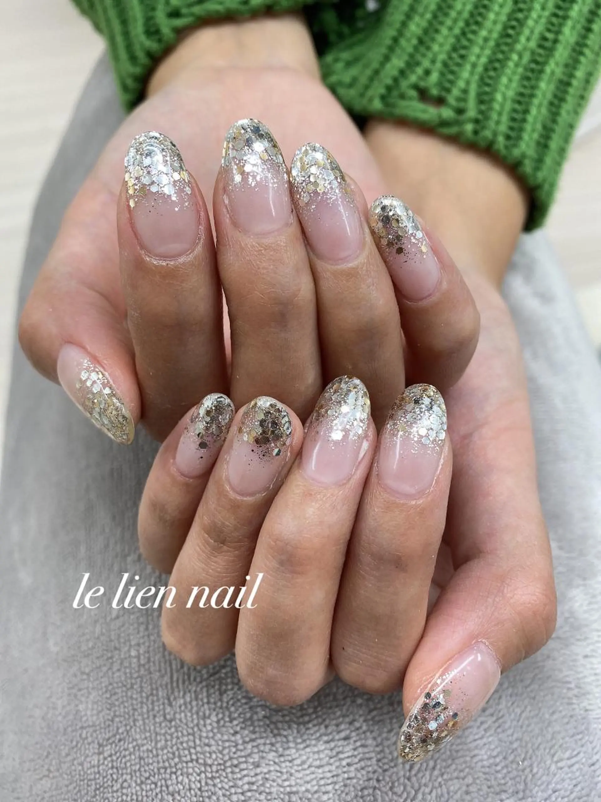 ネイル ゴールド ゴージャス グラデーション ホログラムネイル キラキラネイル le lien nailのネイルデザイン