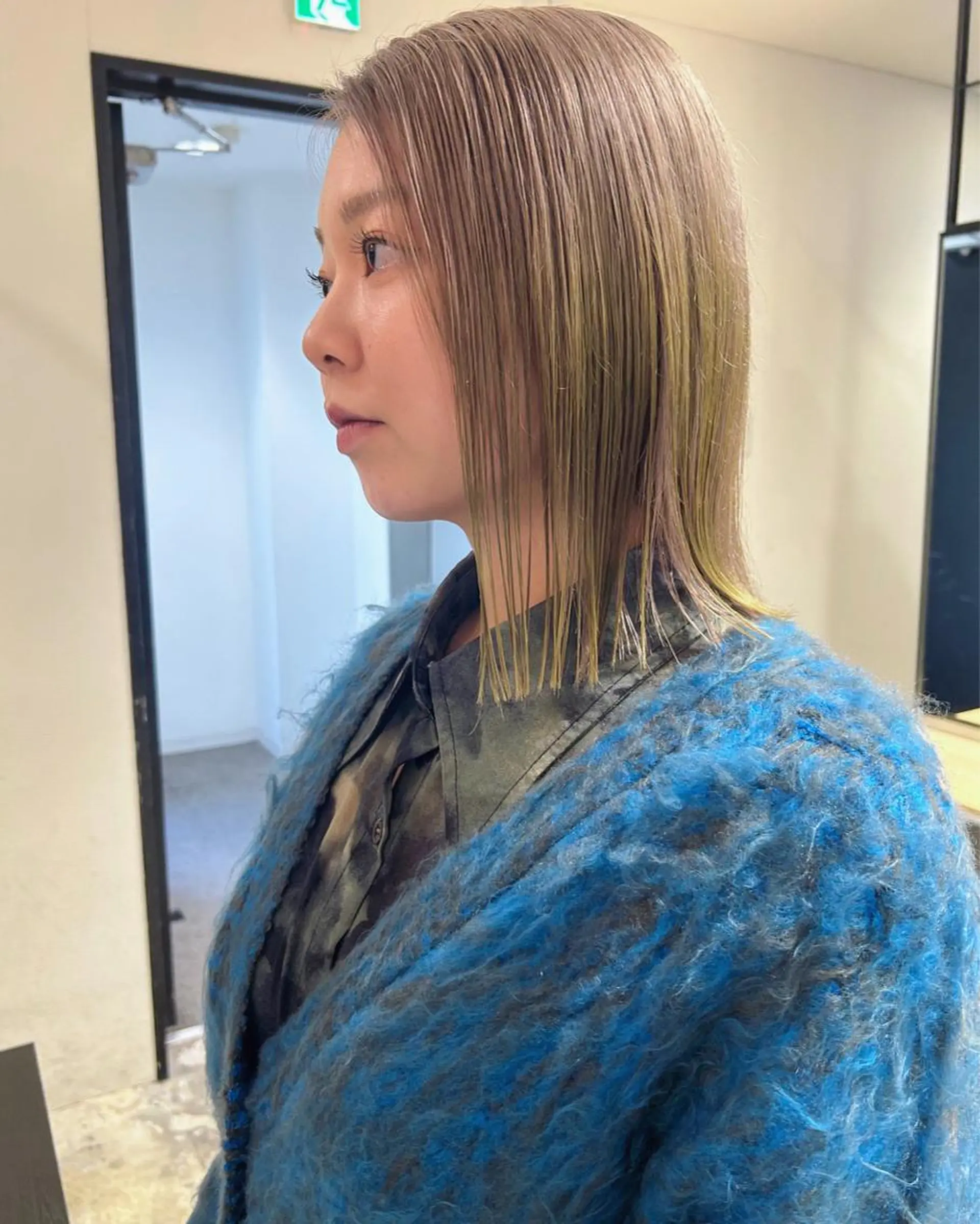 ミディアム カラー ベージュカラー ブリーチ イエローカラー カット ヘアカラー トリートメント 村上雅人 ナチュラルモードのヘアスタイル