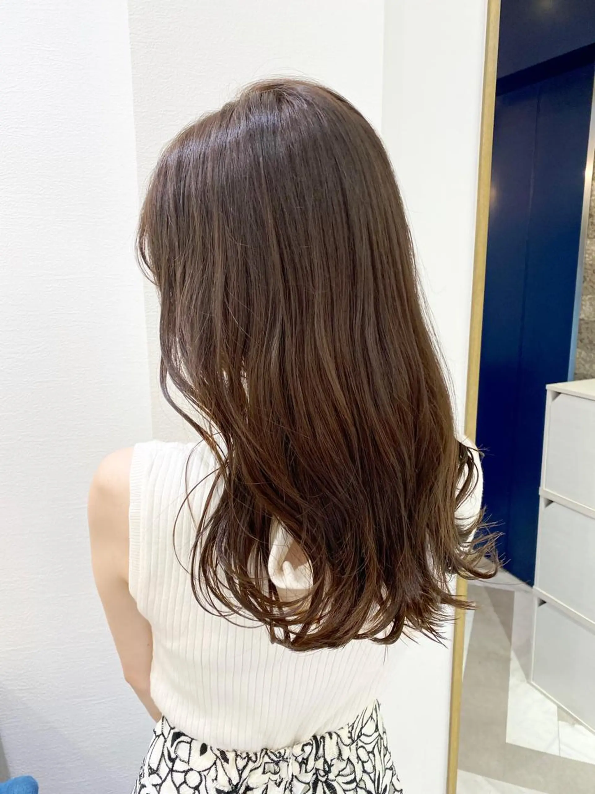 ミディアム カット ヘアカラー トリートメント レイヤーカット /透明感カラー西田のヘアスタイル