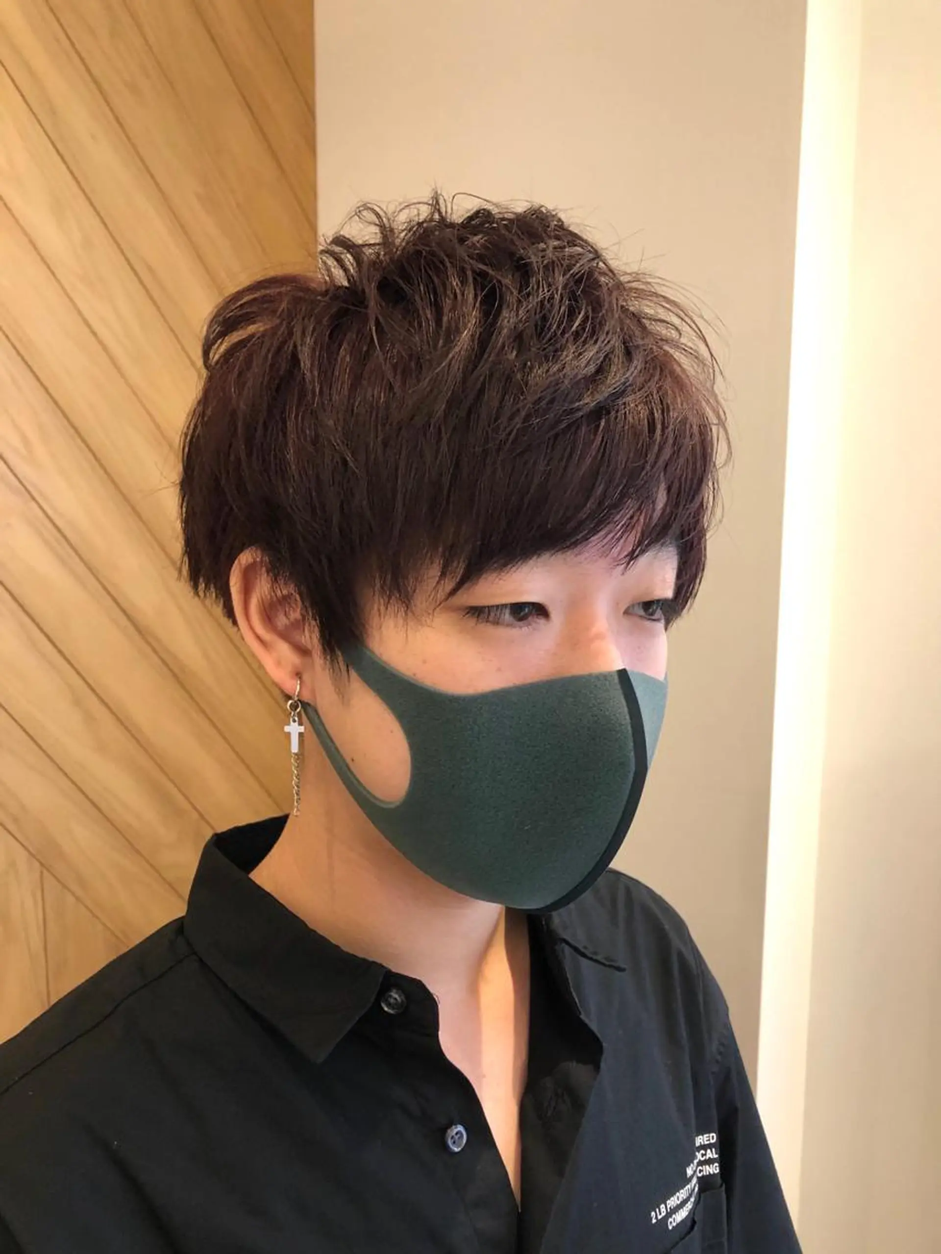 ショート カラー メンズ 鈴村 大介のヘアスタイル