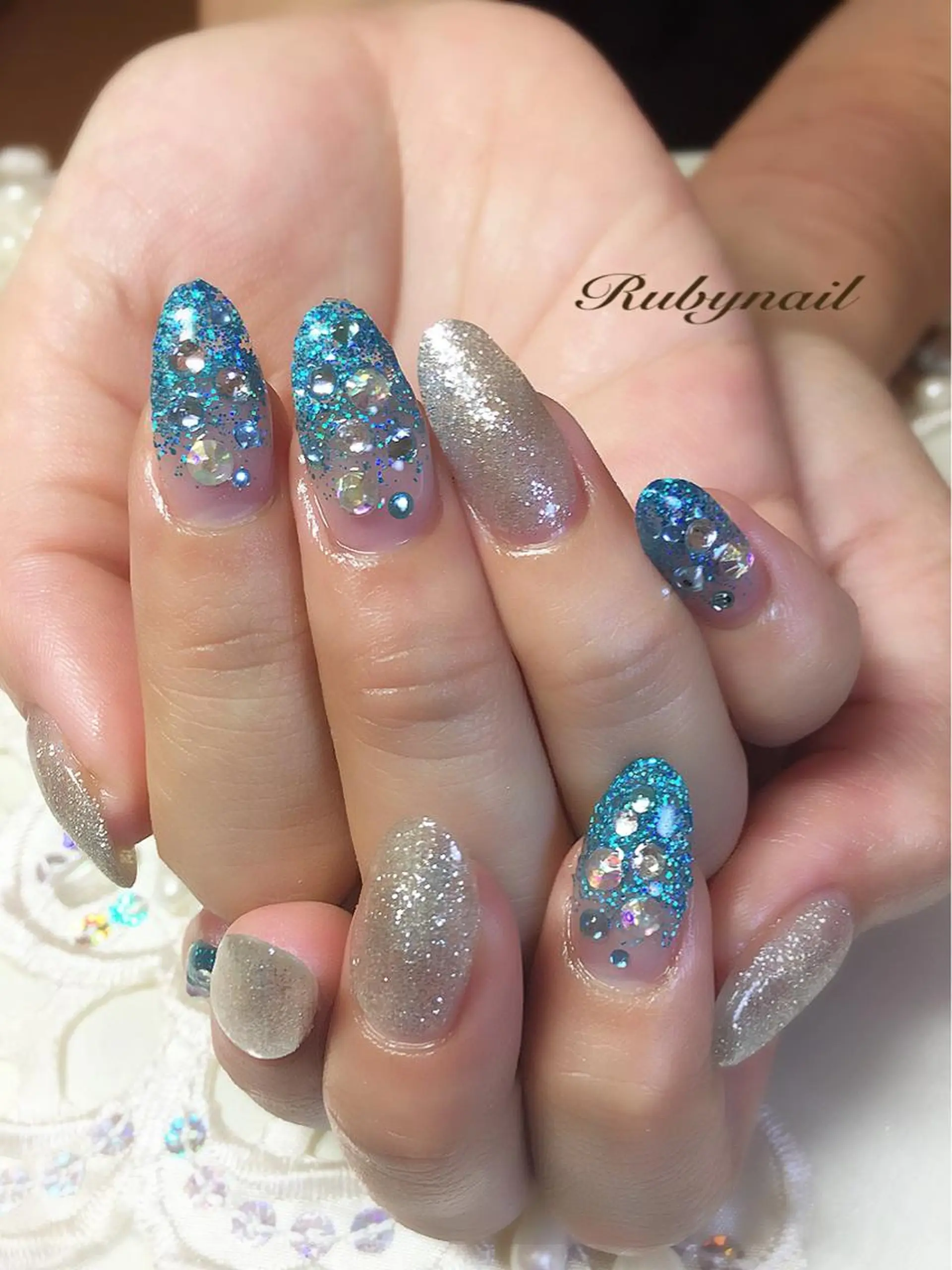 ネイル グラデーション ラメ(グリッター) ラメグラデーション ストーンネイル プライベートサロン Rubynailのネイルデザイン