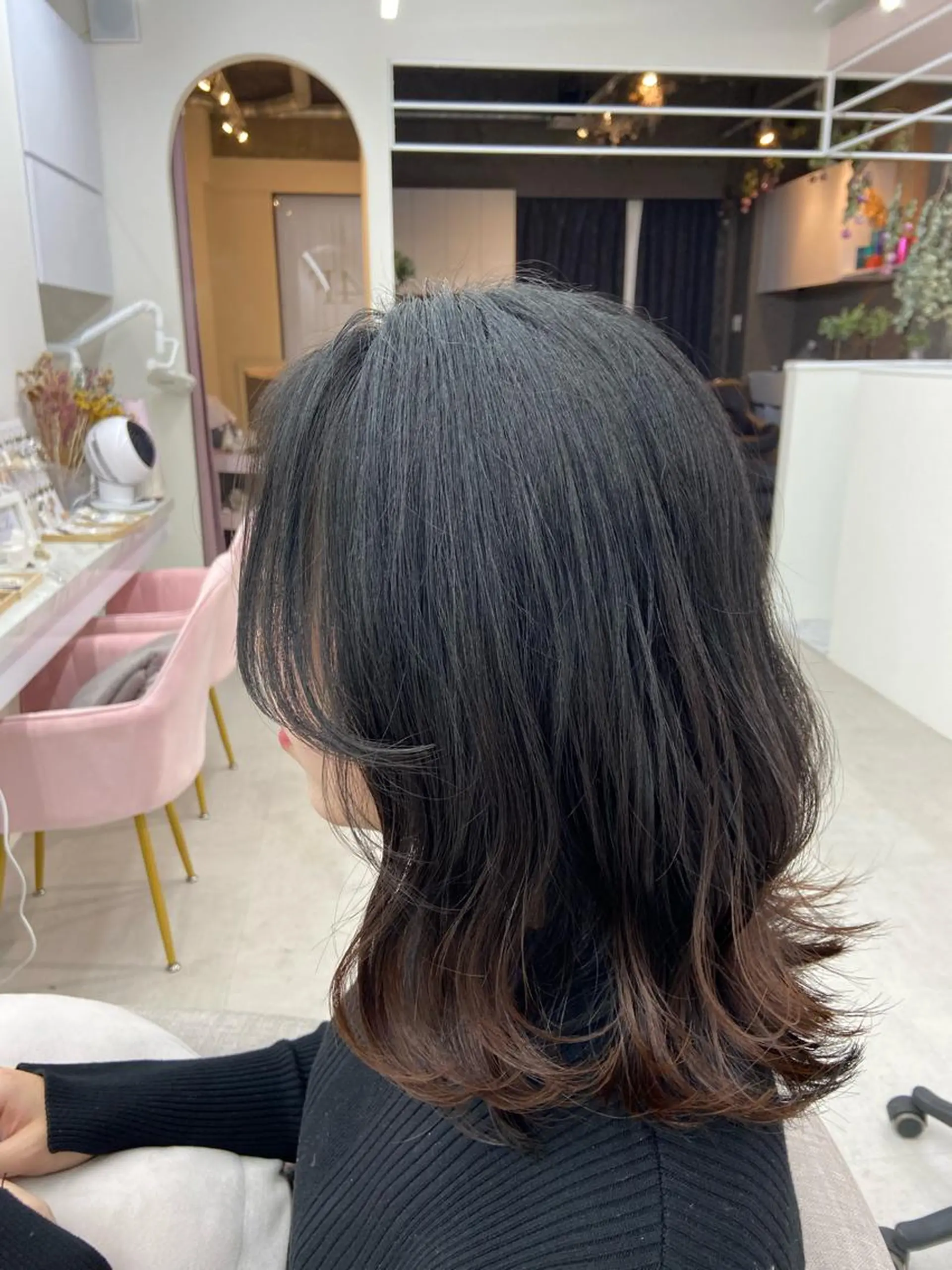 セミロング カラー しみず さきのヘアスタイル