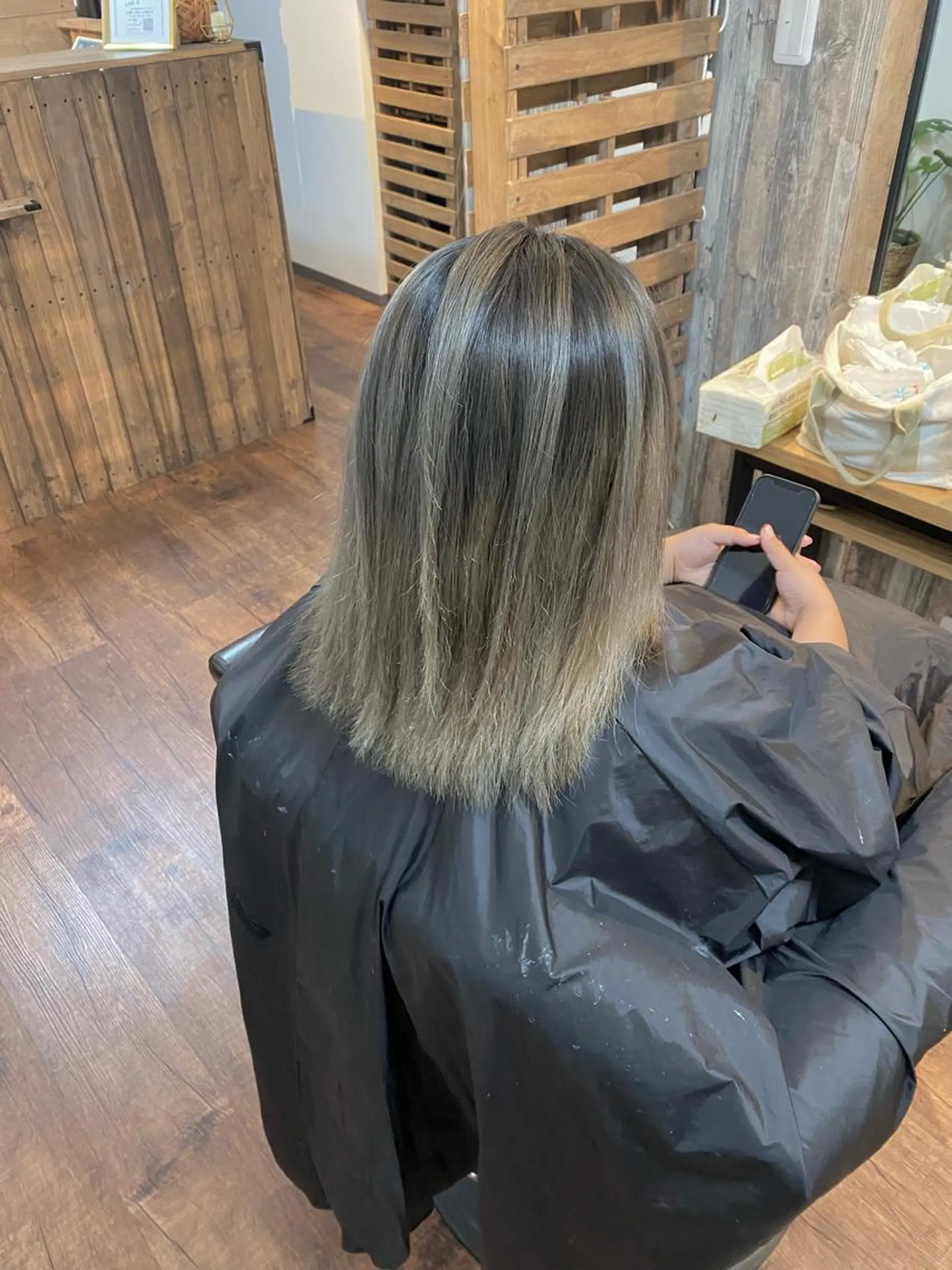 ミディアム カラー バレイヤージュ ブリーチ レイヤーカット カット ヘアカラー トリートメント Luzir⭐︎ GEN⭐︎のヘアスタイル