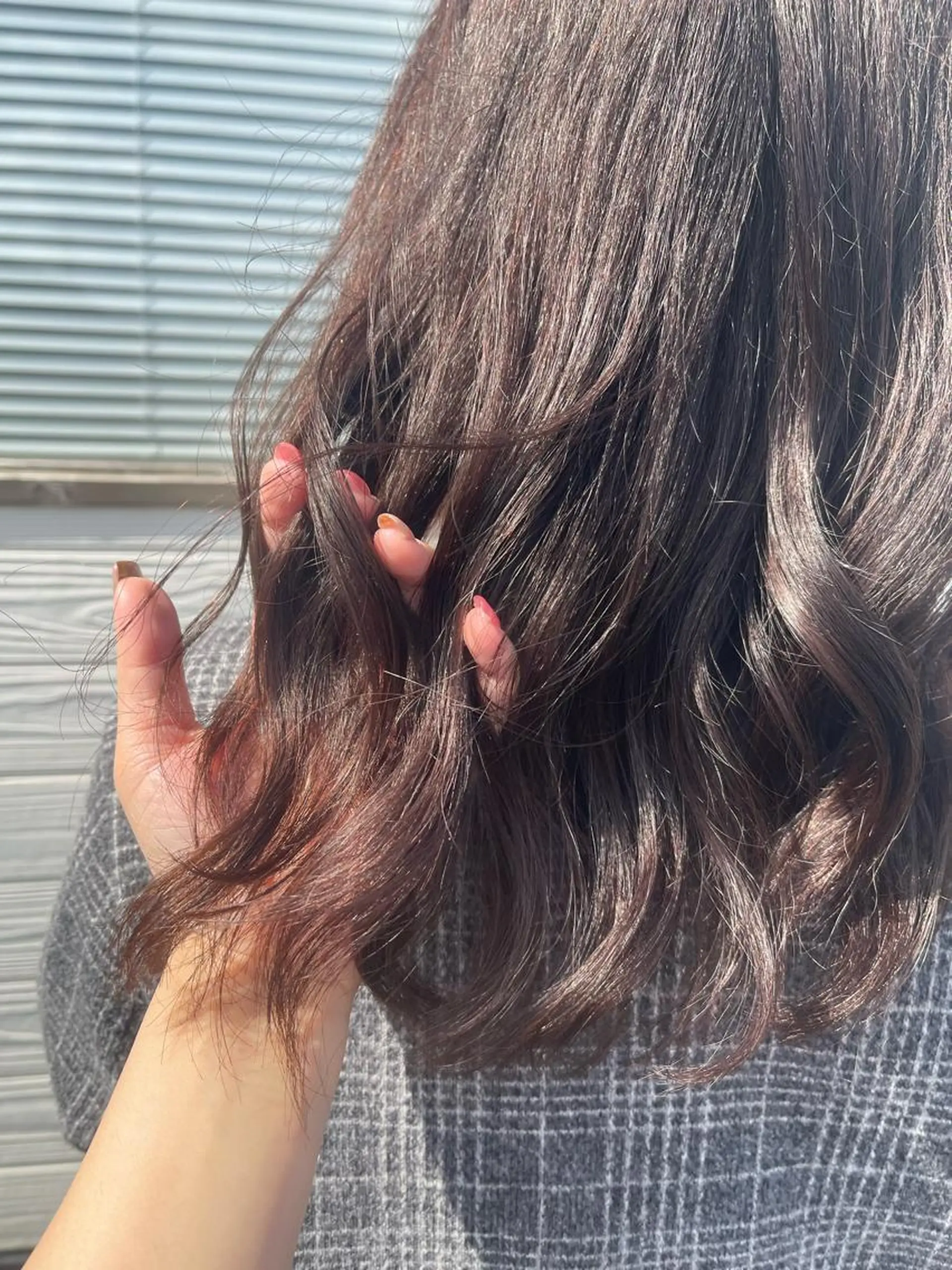 セミロング ピンクブラウン ヘアカラー 半田 知穂のヘアスタイル