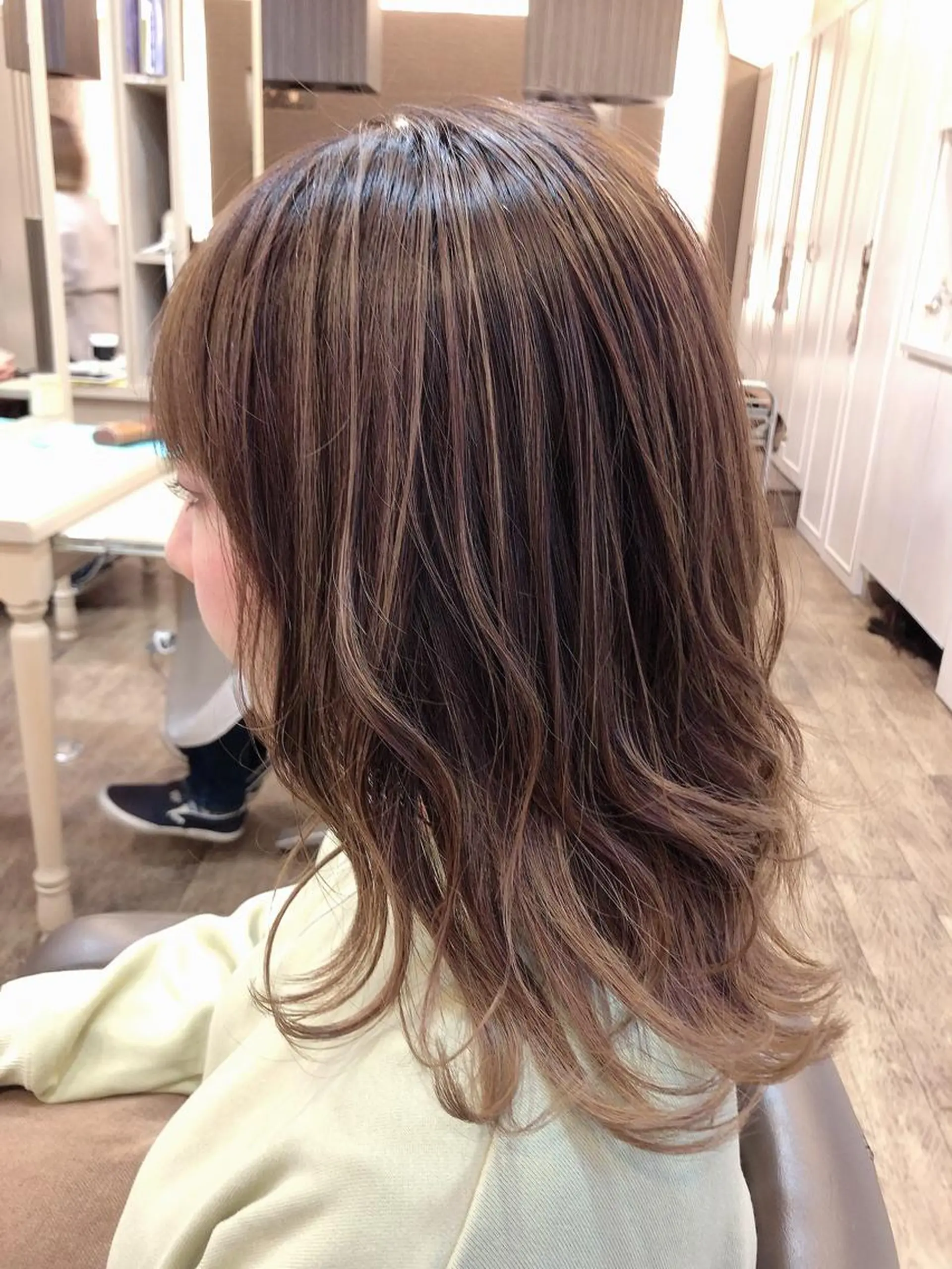 セミロング カラー バレイヤージュ レイヤーカット 尚平 40代からの 髪質改善専門のその他イメージ