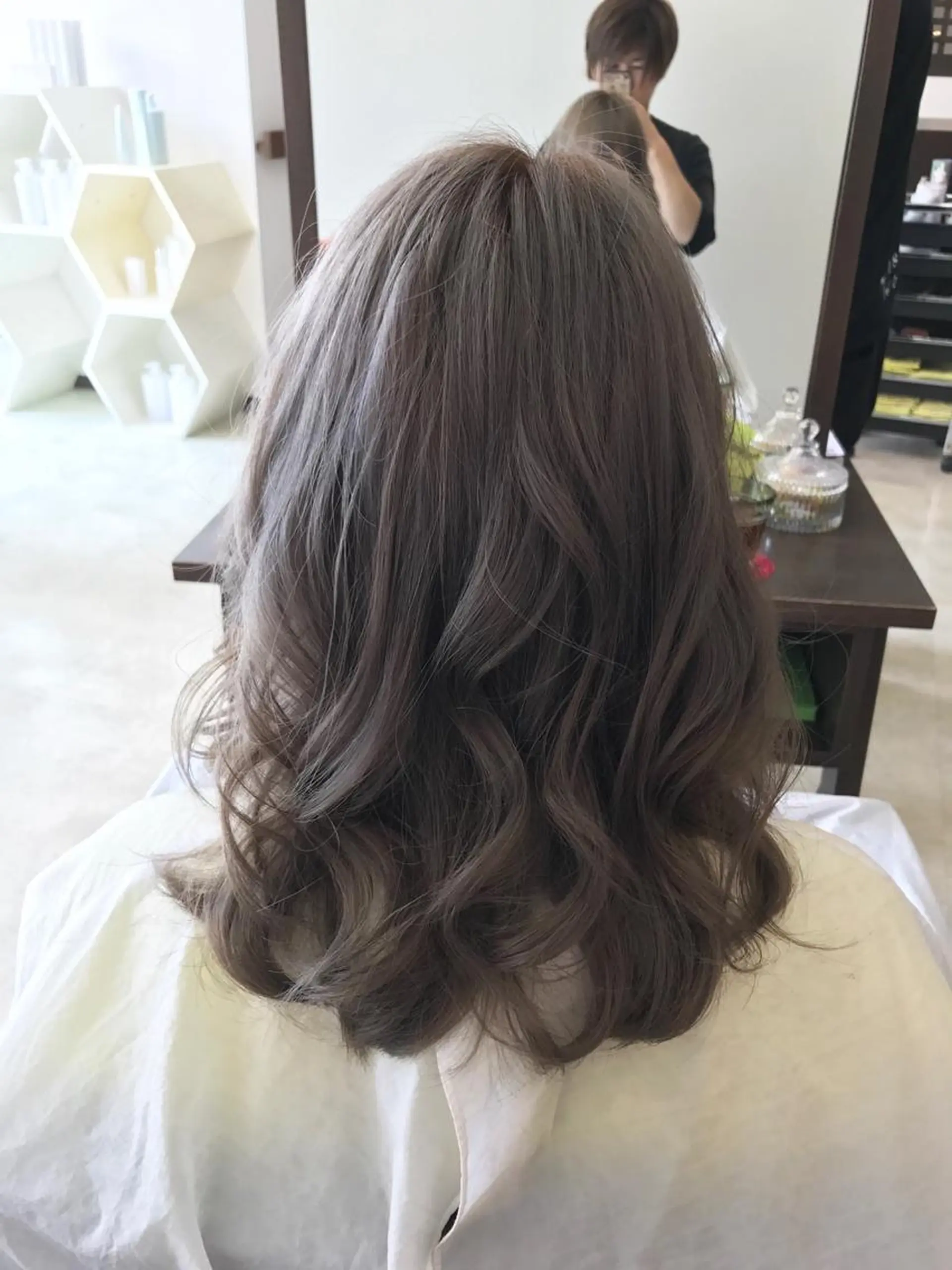 ミディアム カラー ダブルカラー イルミナカラー 岡本 智次のヘアスタイル