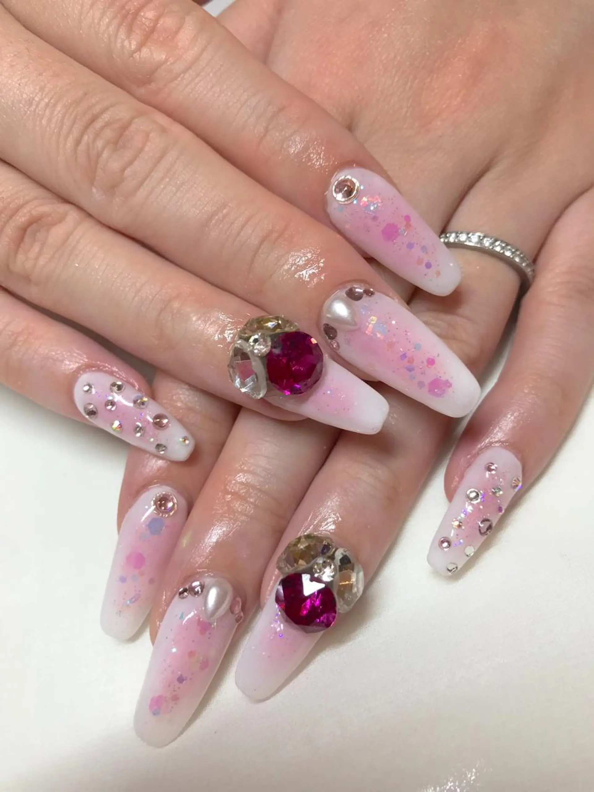 ネイル スカルプネイル ストーンネイル Nail &Beauty Salon ☆Kirari☆所属・ビューティサロン ☆Kirari☆のネイルデザイン