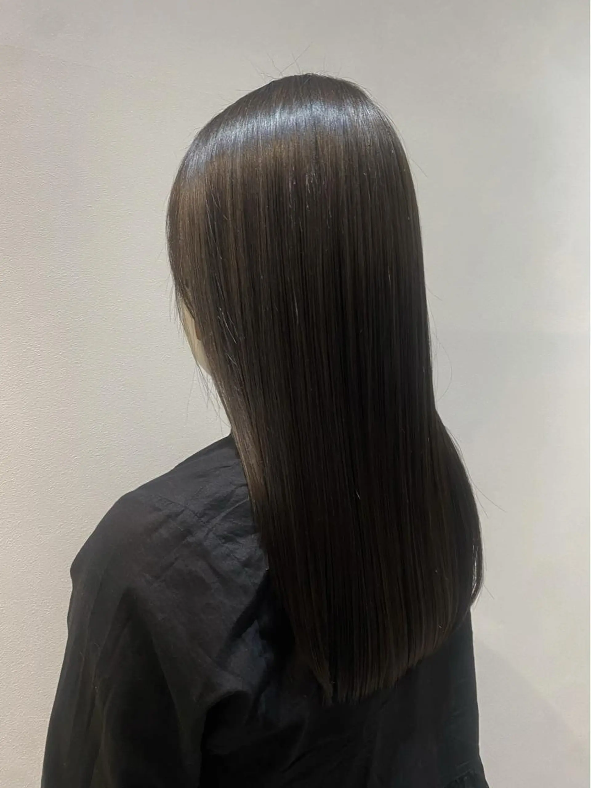 ロング カラー ダークグレー くせ毛 髪質改善 韓国風ヘア 縮毛矯正 カット ヘアカラー 縮毛矯正 トリートメント ♡オシャ髪♡AI ✂️newi町田のヘアスタイル