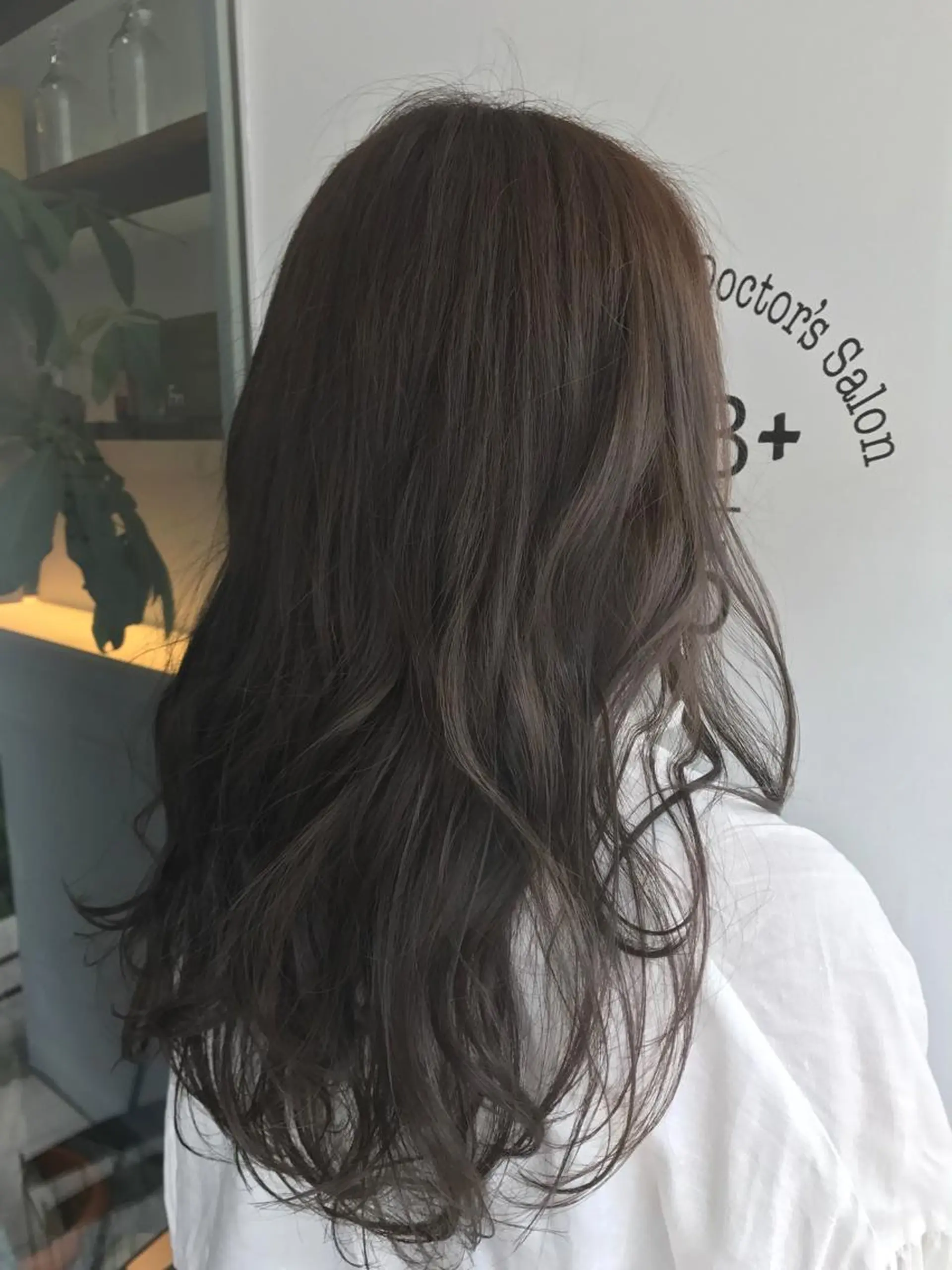 ロング カラー グレージュ ひろせ かなのヘアスタイル