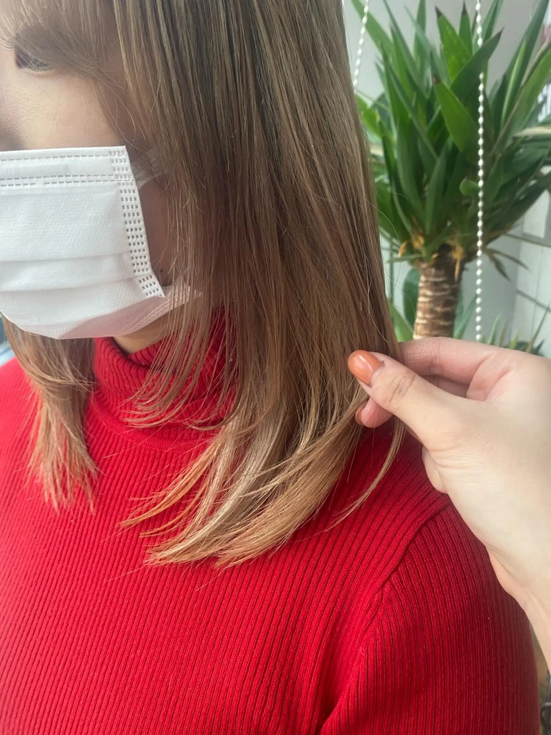 ロング カラー ベージュカラー ミルクティーベージュ 塩澤 榛奈のヘアスタイル