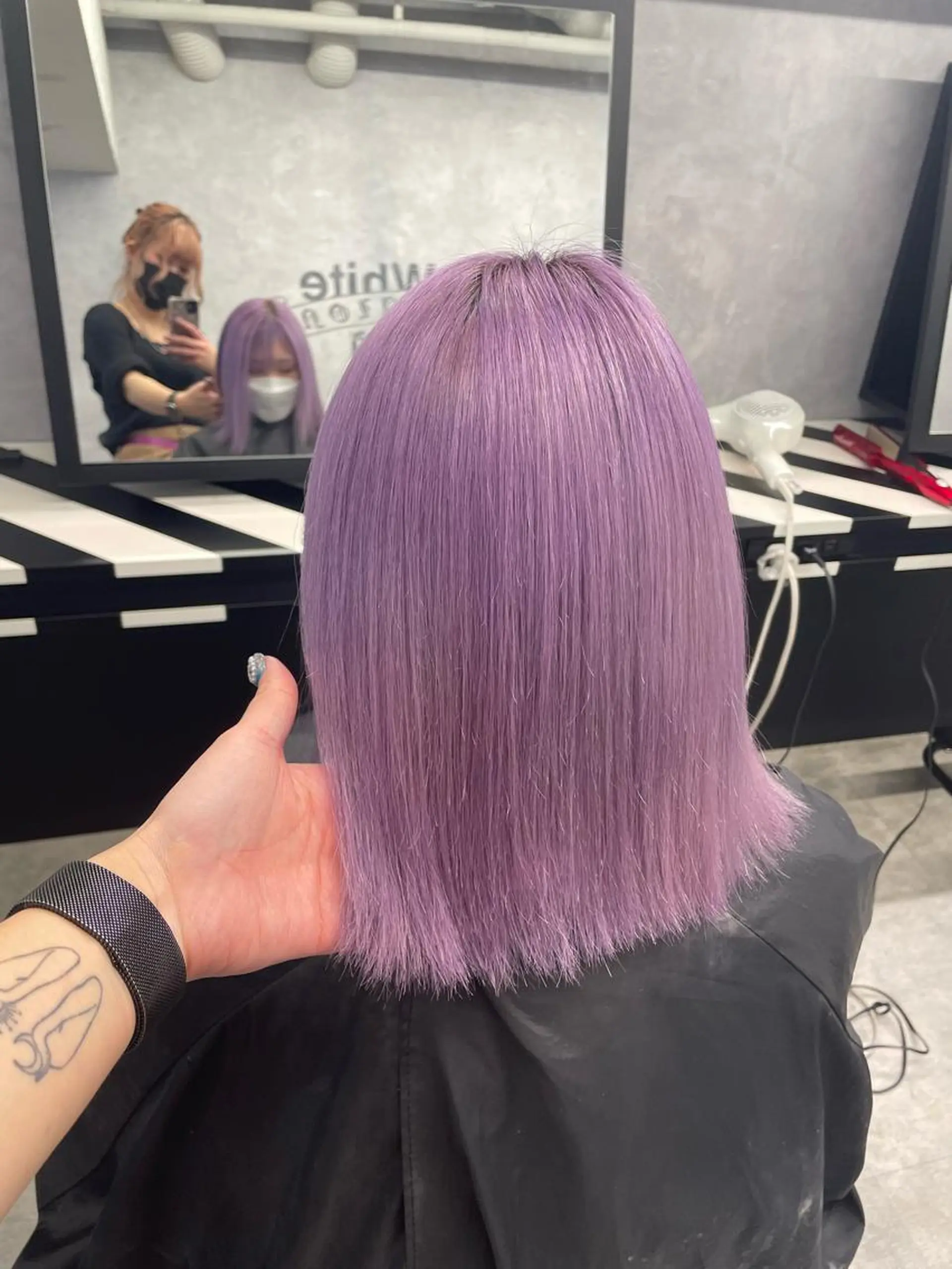 ミディアム Cielro/ダブル カラー/西田咲希のヘアスタイル