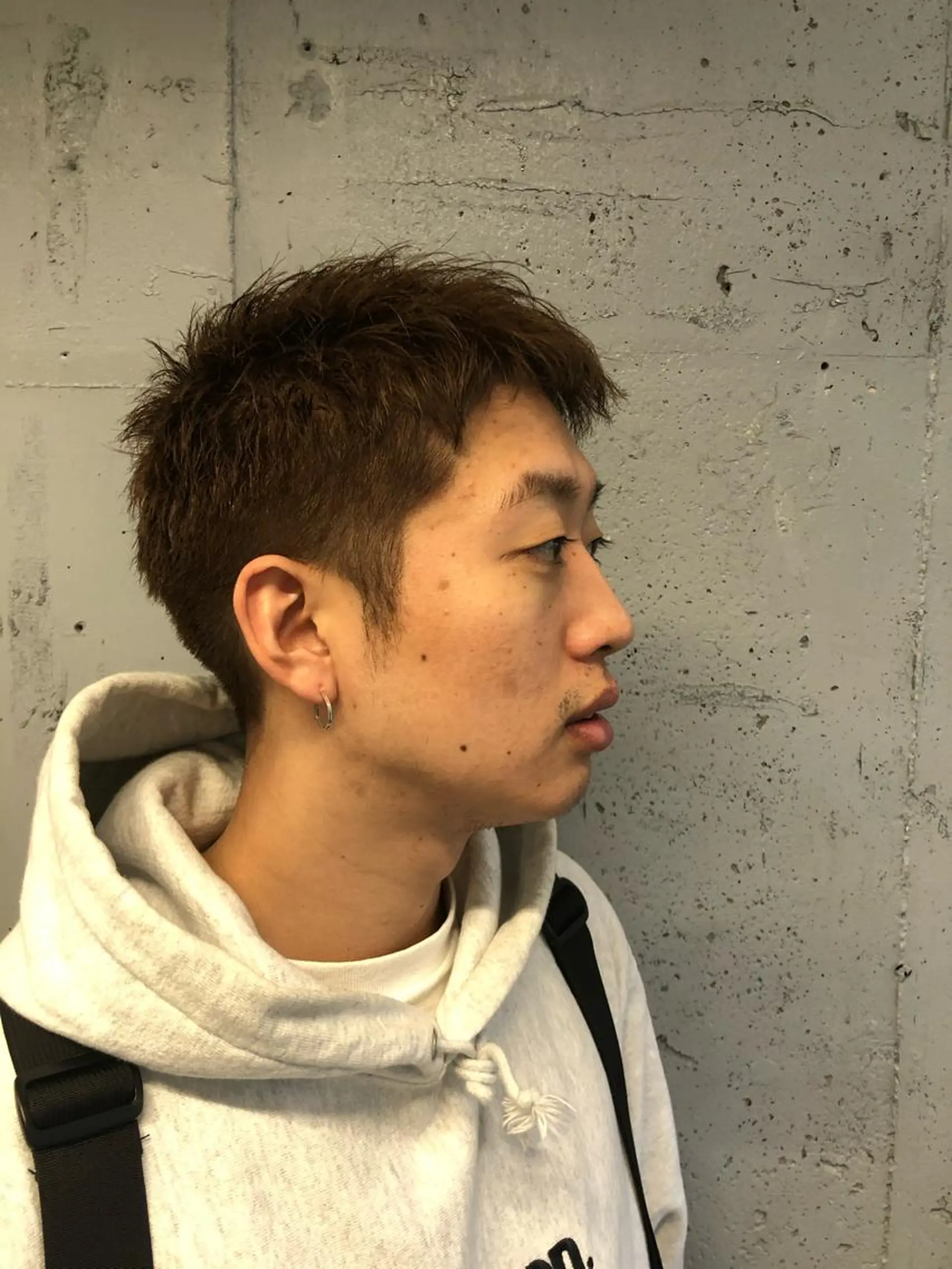 メンズ 顔まわりレイヤー デザインカットのヘアスタイル