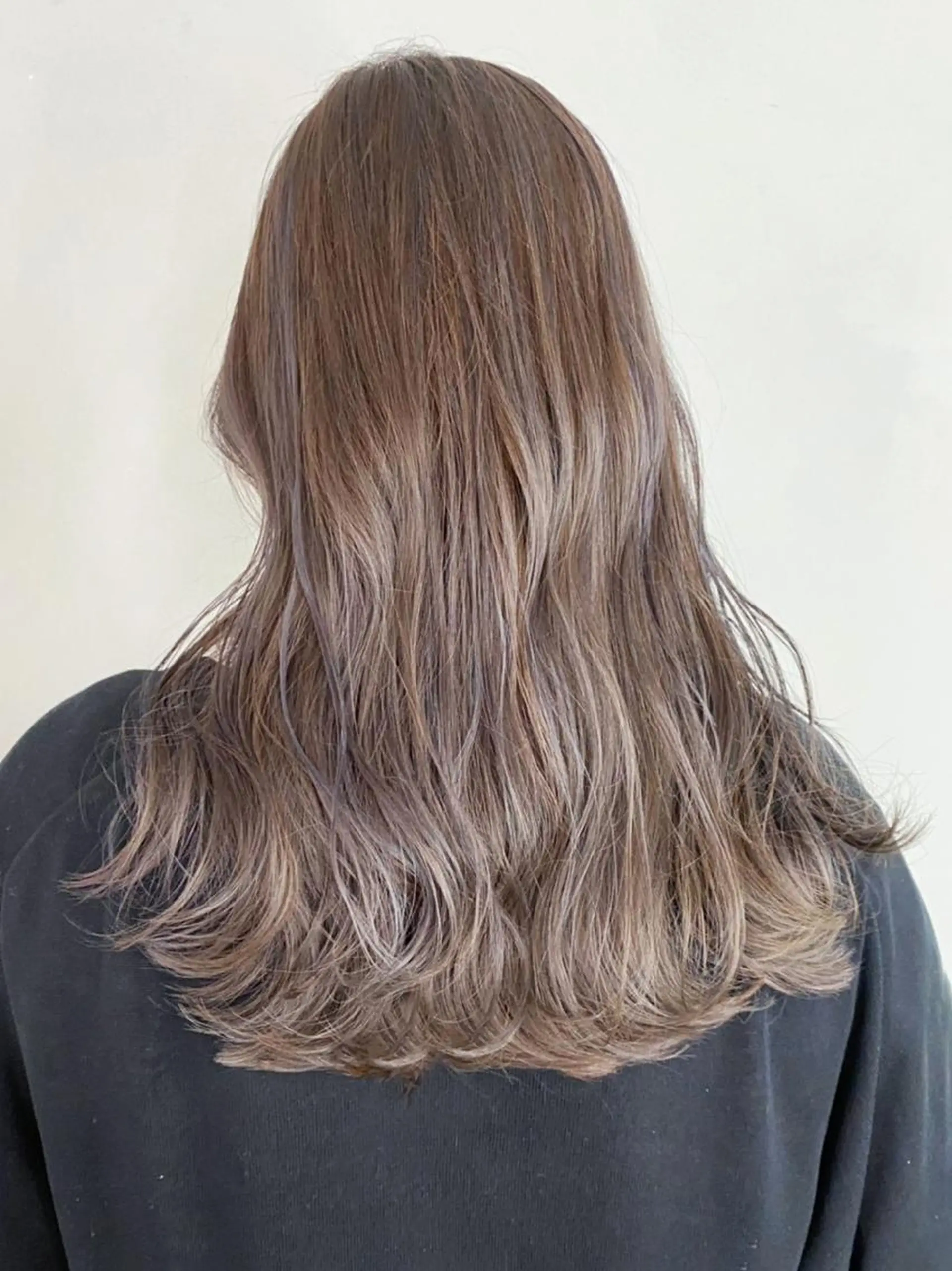 セミロング カラー パーマ ヘアアレンジ アッシュ シルバー シルバーアッシュ ITbyALBUM 中野店のヘアスタイル