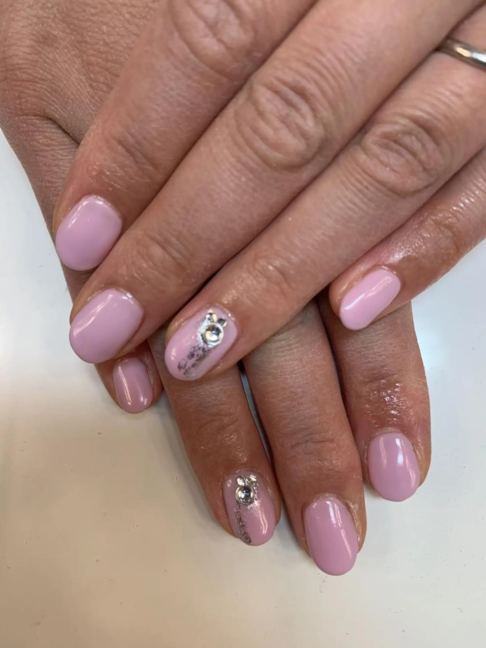 ネイル ネイルリボン 受付スタッフのネイルデザイン