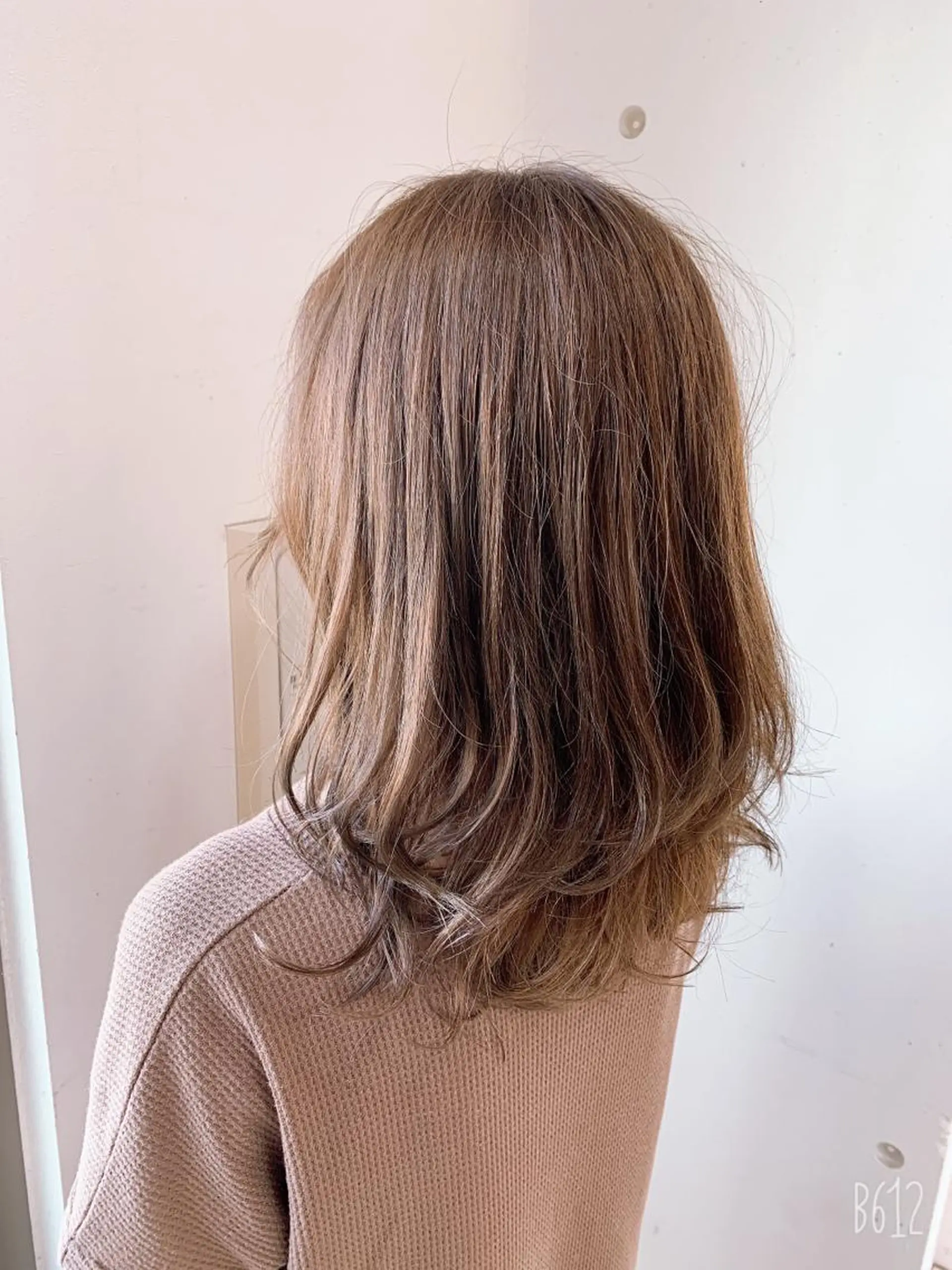 ミディアム カラー 白髪ぼかしハイライト 柳川拓哉のヘアスタイル