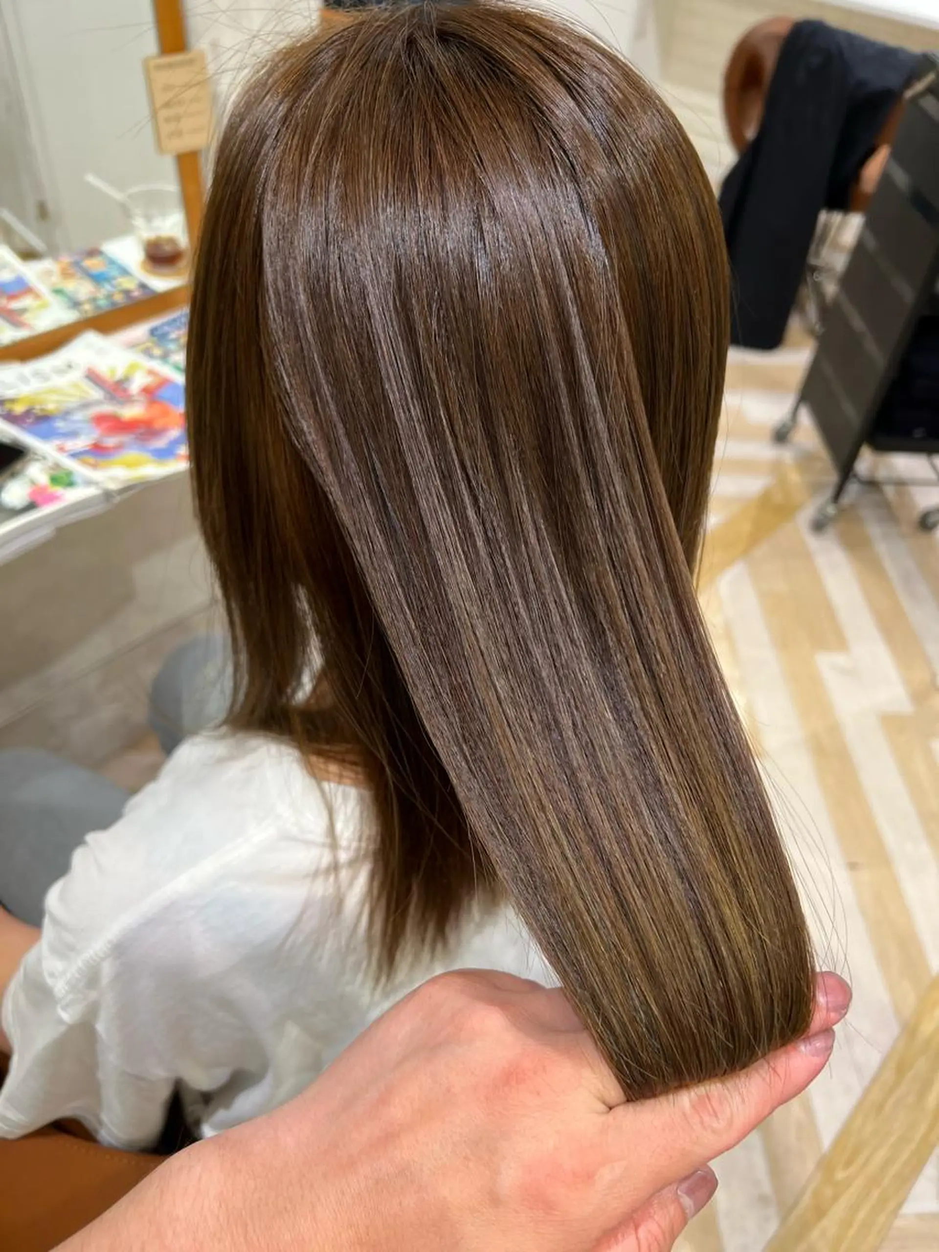 セミロング カット 縮毛矯正 トリートメント ROUTE ルートのヘアスタイル