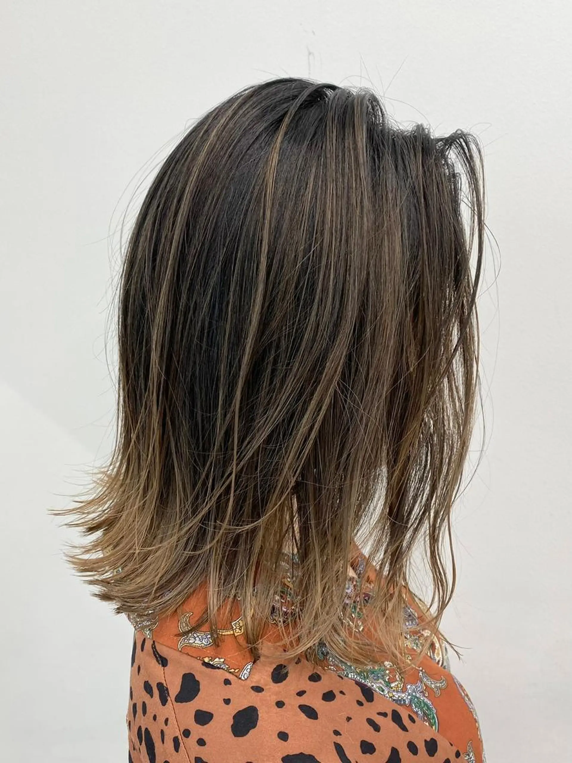 セミロング アッシュ アッシュブラック 公式 Ease by amble luxeのヘアスタイル