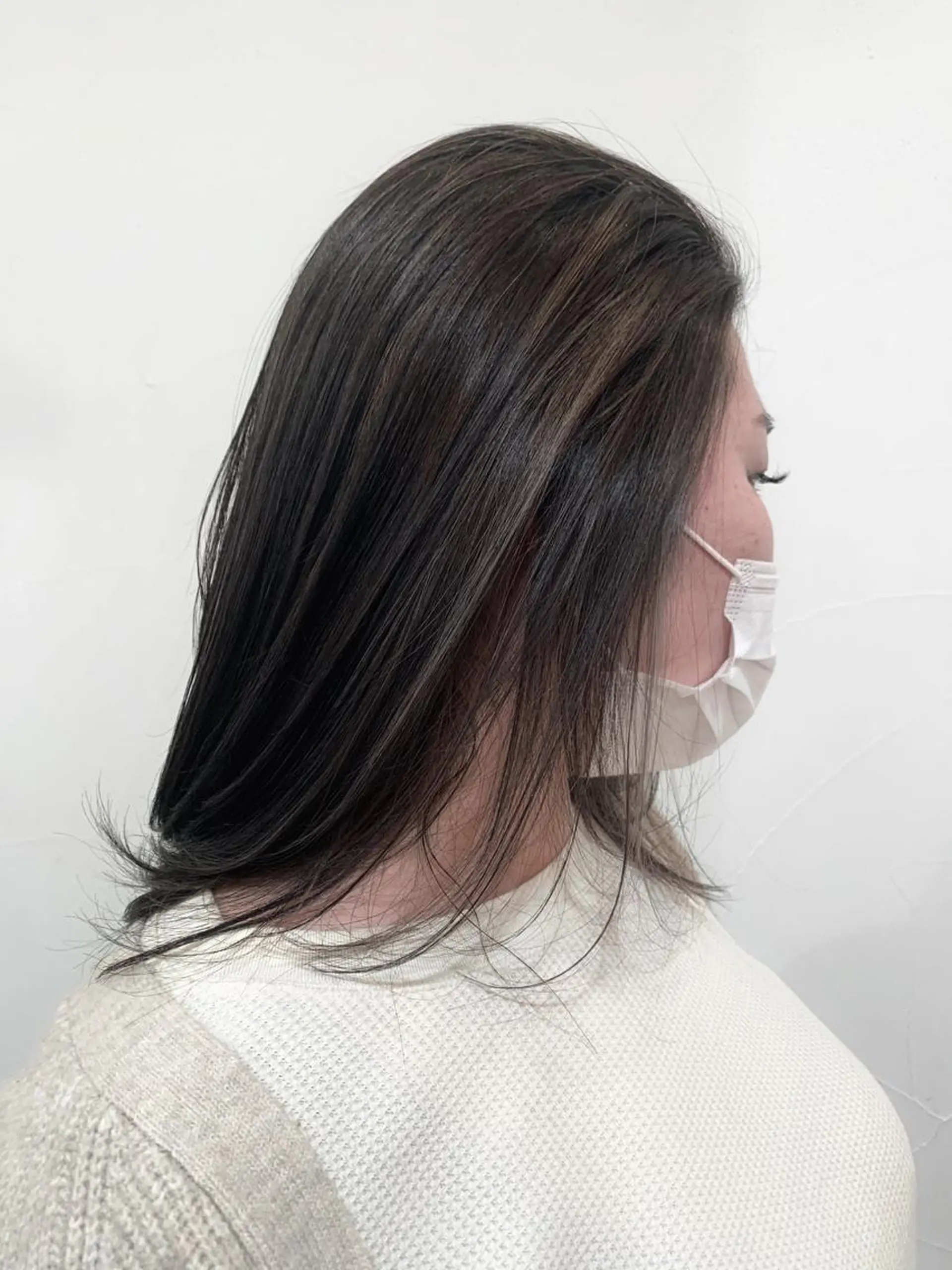 セミロング カラー 乳井 悠香のヘアスタイル