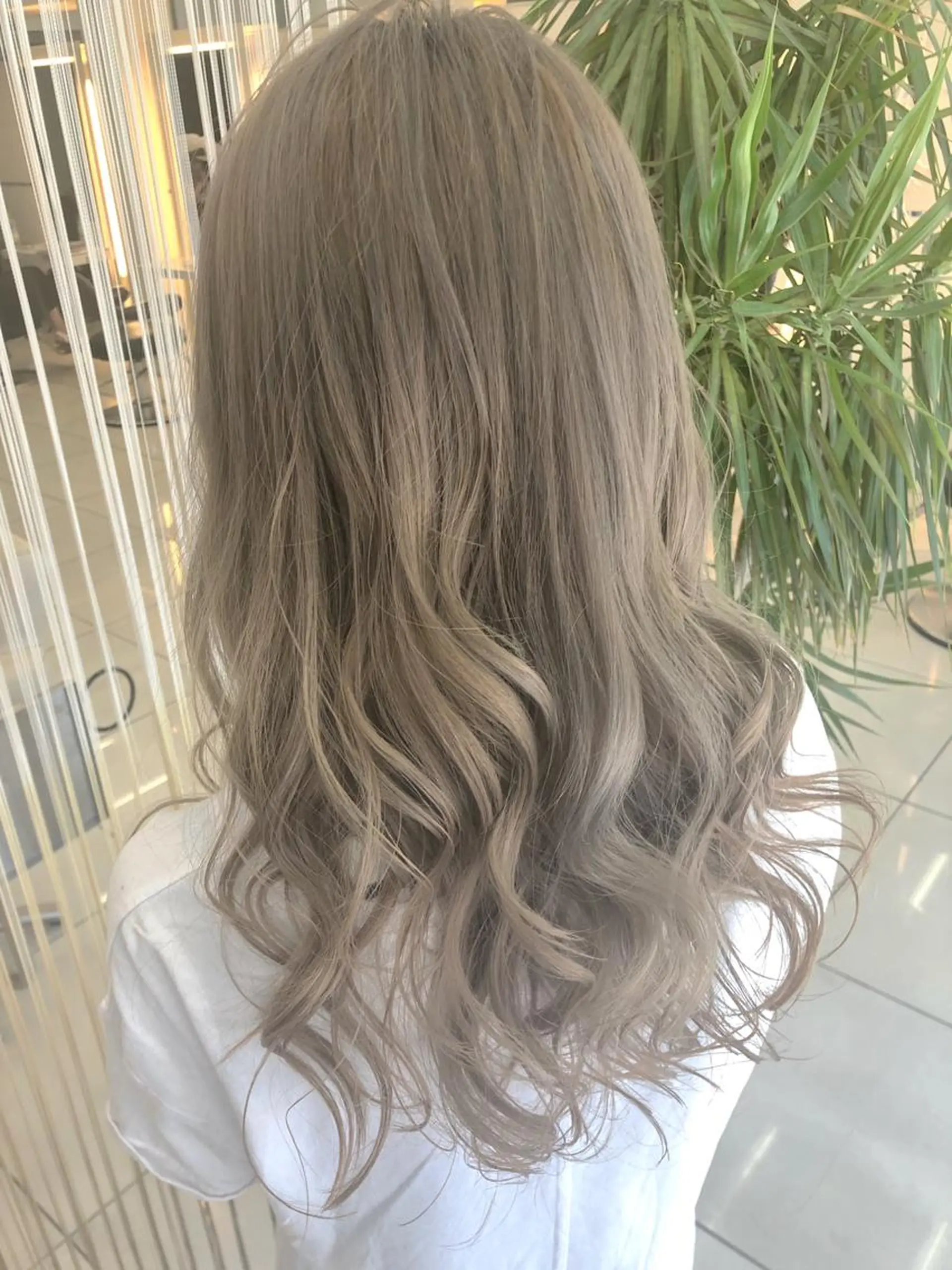 ロング カラー ベージュカラー ミルクティーベージュ カット ヘアカラー トリートメント 髪質改善/美髪矯 正ヤマモトハルキのヘアスタイル