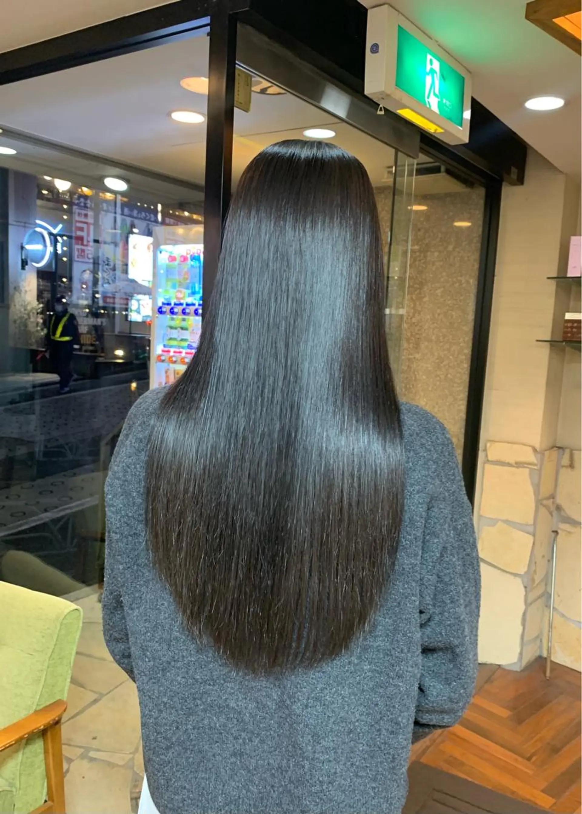 ロング カラー グレージュ ヘアカラー トリートメント 矢野 晃平のヘアスタイル