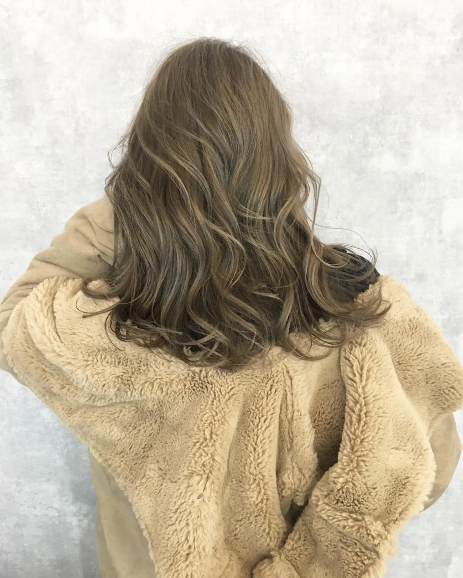 セミロング カラー ヘアアレンジ グレージュ シアーグレージュ レイヤーカット BLend 渋谷のヘアスタイル