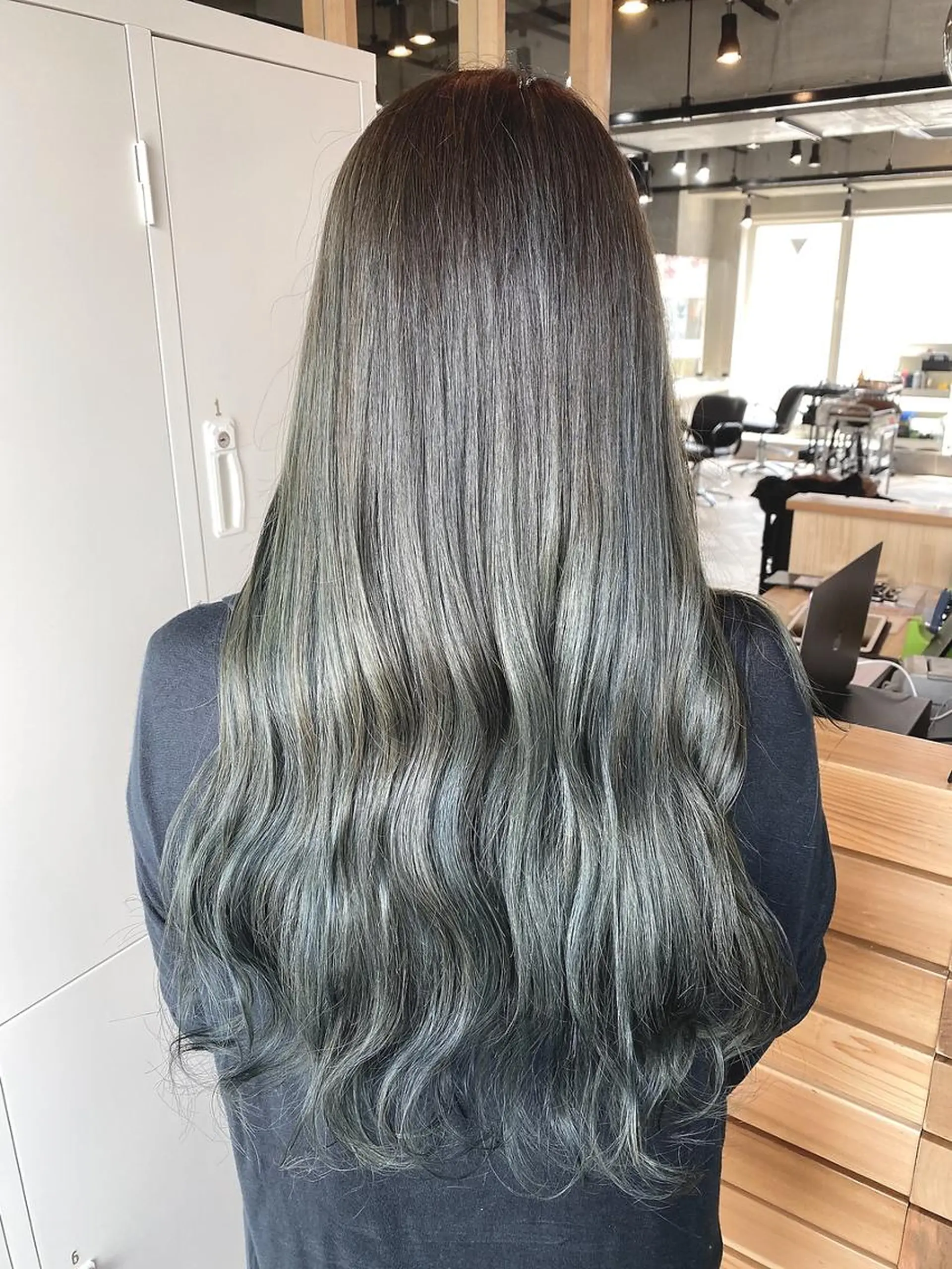 ロング カラー オリーブグレー ANGELICA 難波店のヘアスタイル