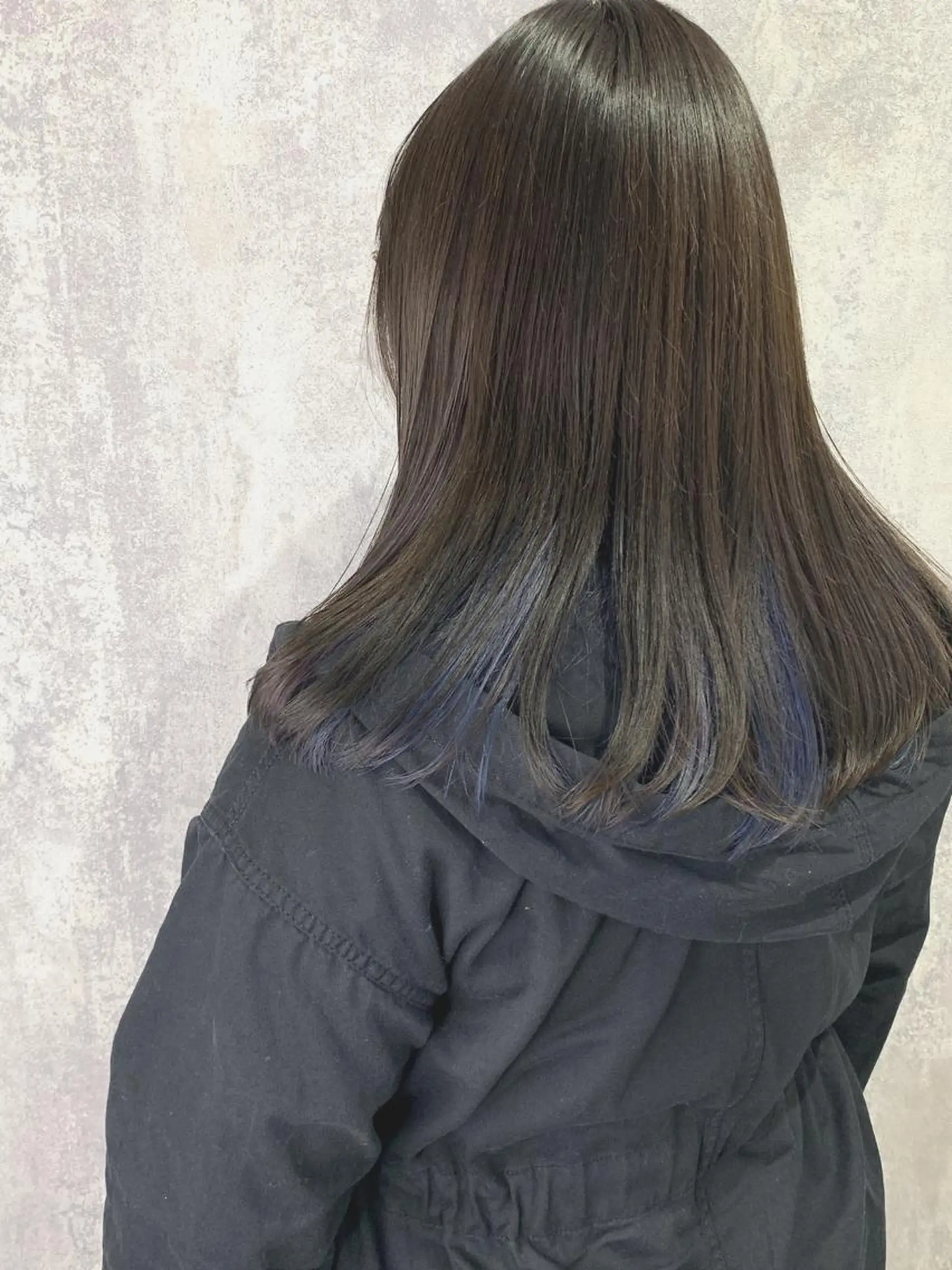 ロング カラー パーマ ヘアアレンジ メンズ メンズハイライト メンズインナーカラー ハイライトカラー インナーカラー ネイビーカラー カット ヘアカラー トリートメント Zina福岡天神🪞 髪質改善🪞レイヤーのヘアスタイル