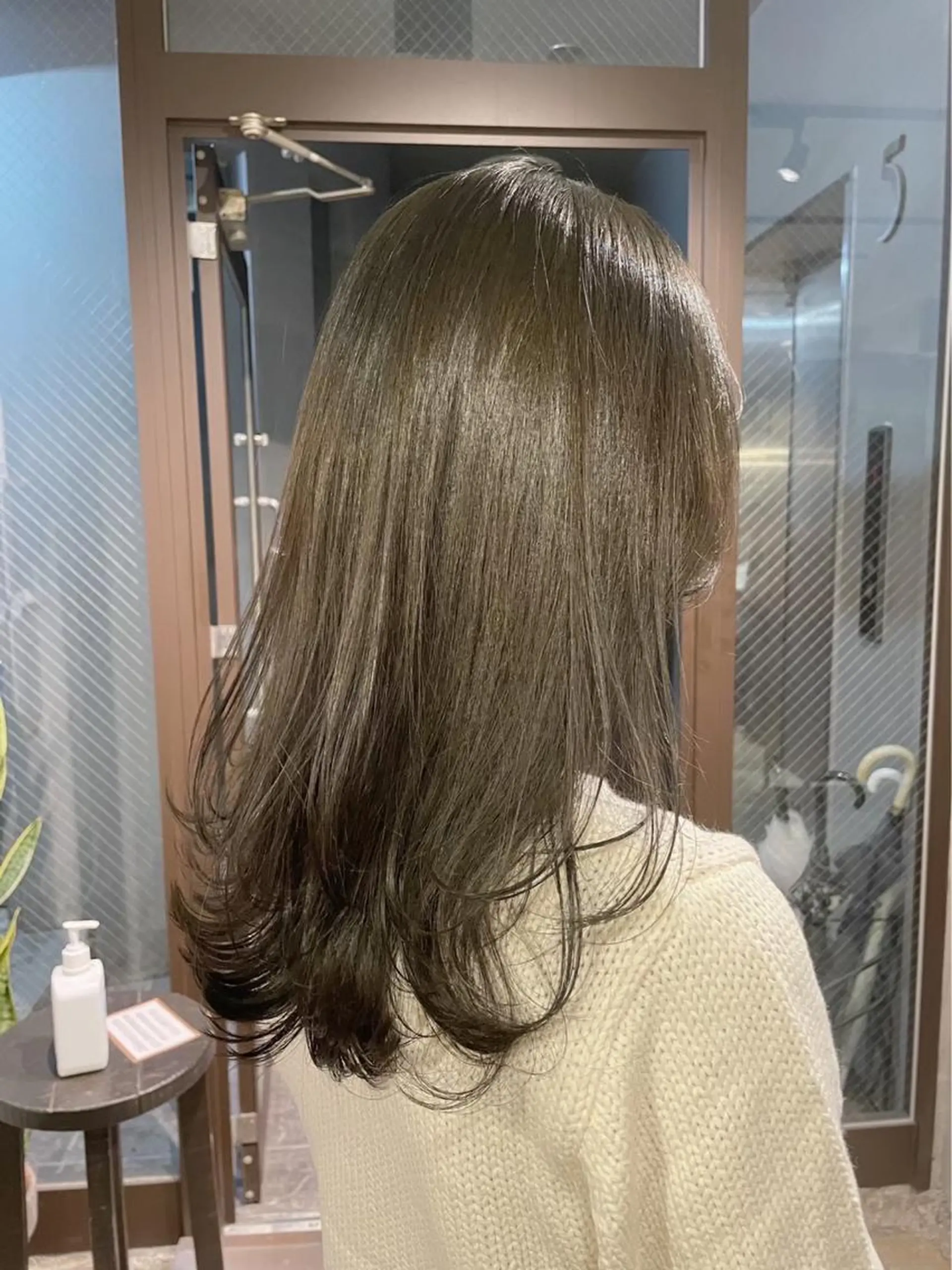 ロング カラー ベージュカラー ヘアカラー 中村 彩乃のヘアスタイル