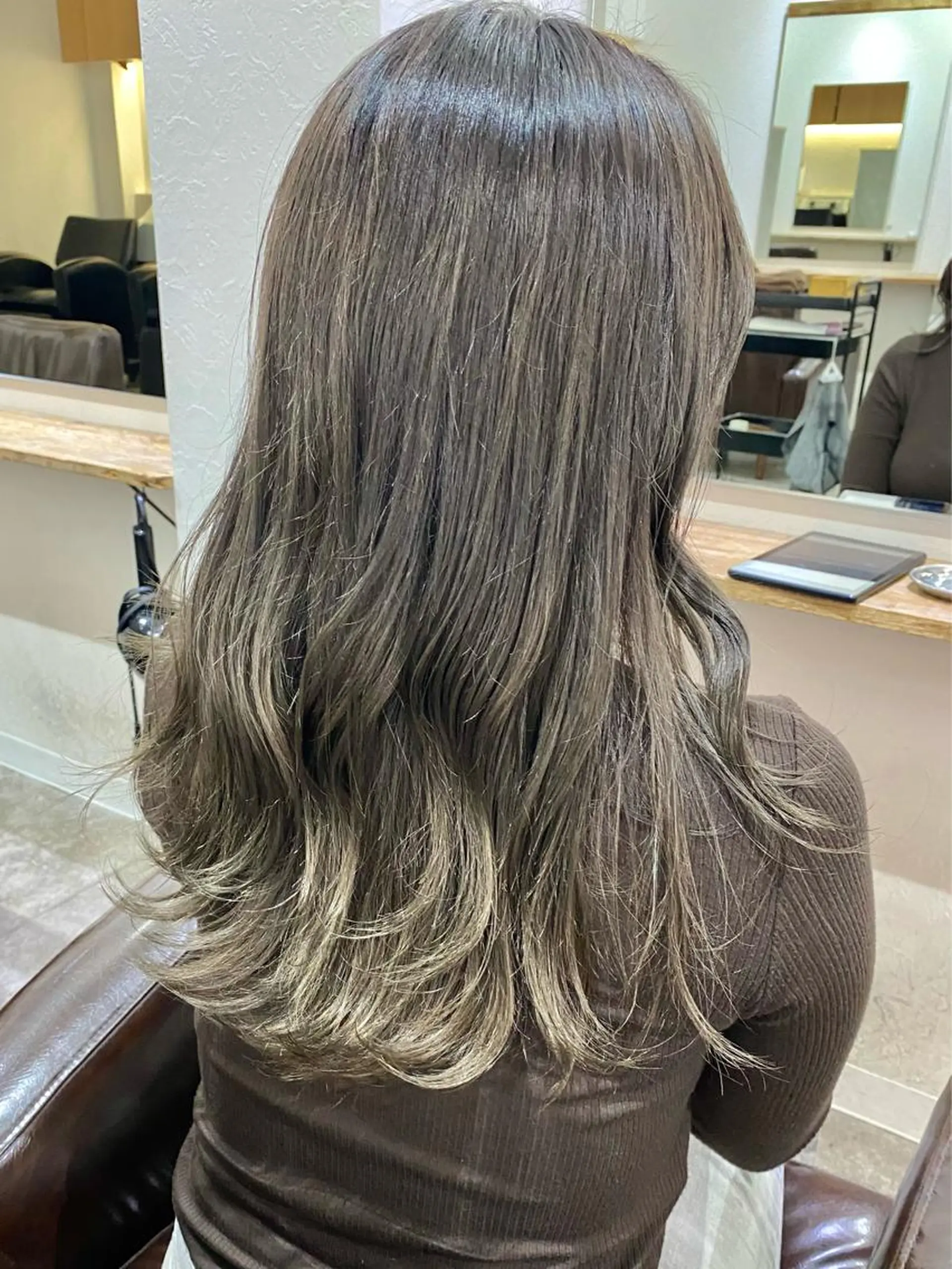 セミロング カラー ブリーチ カット ヘアカラー トリートメント 森貴裕/ベージュ/ パーマ/オリーブのヘアスタイル