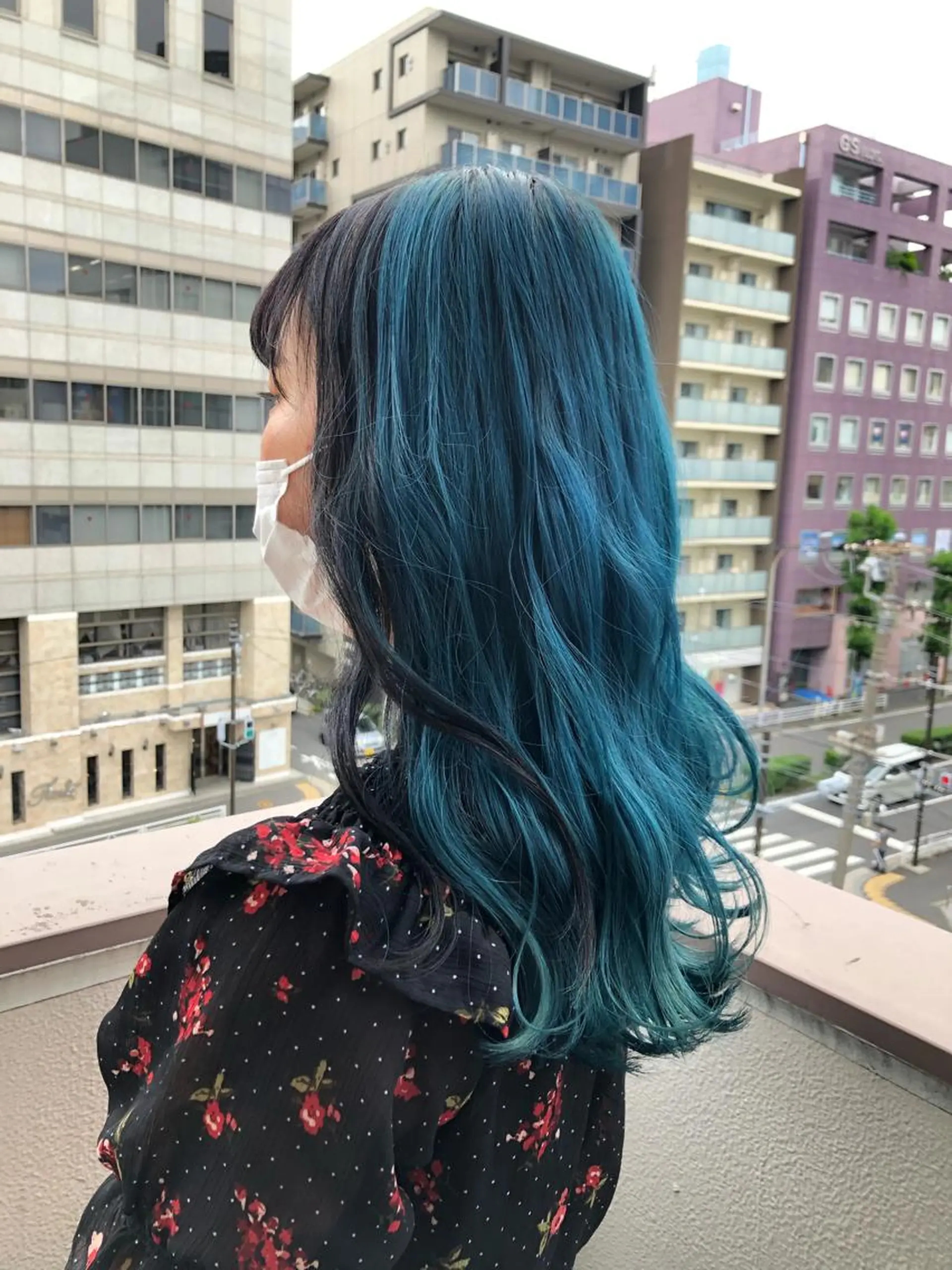 セミロング 寒色＆ブリーチ特化 寒色MiOのヘアスタイル