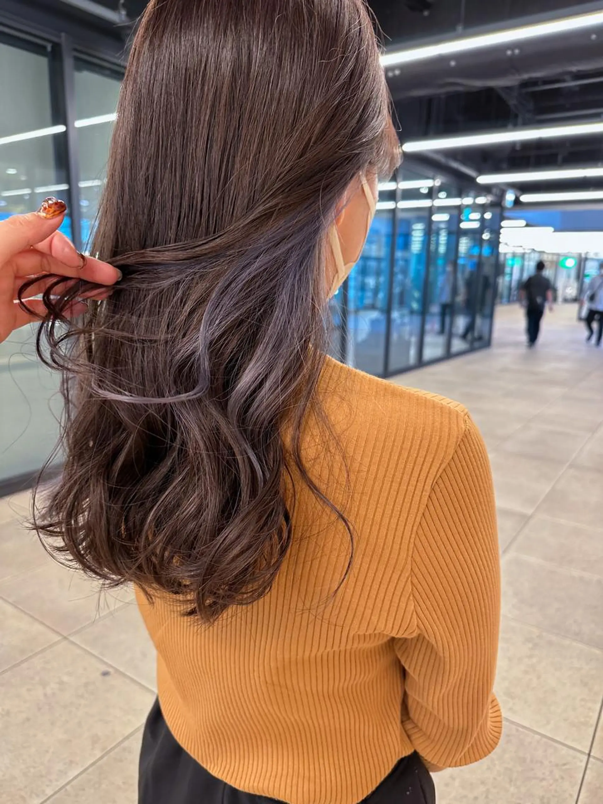 セミロング カラー ヘアアレンジ イヤリングカラー 落合　眺 (オチアイ　ノゾミ)のヘアスタイル