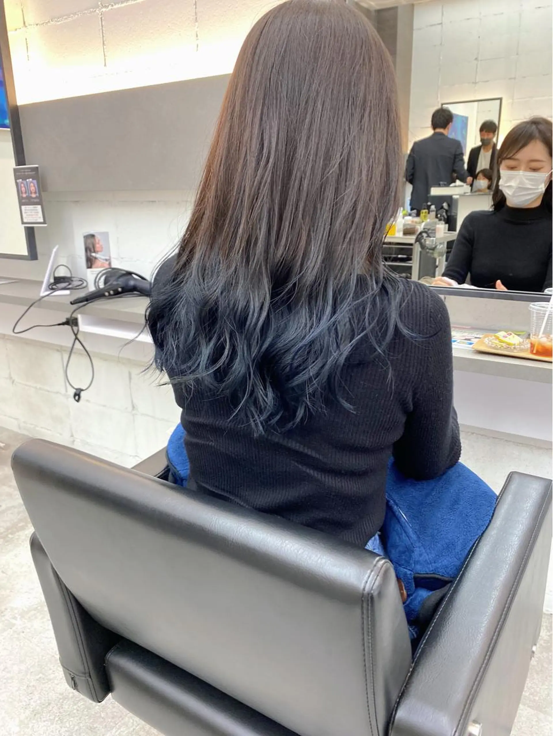 ロング カラー ヘアアレンジ グラデーションカラー ヘアカラー トリートメント 韓国🇰🇷レイヤー カットオリーブカラーのヘアスタイル