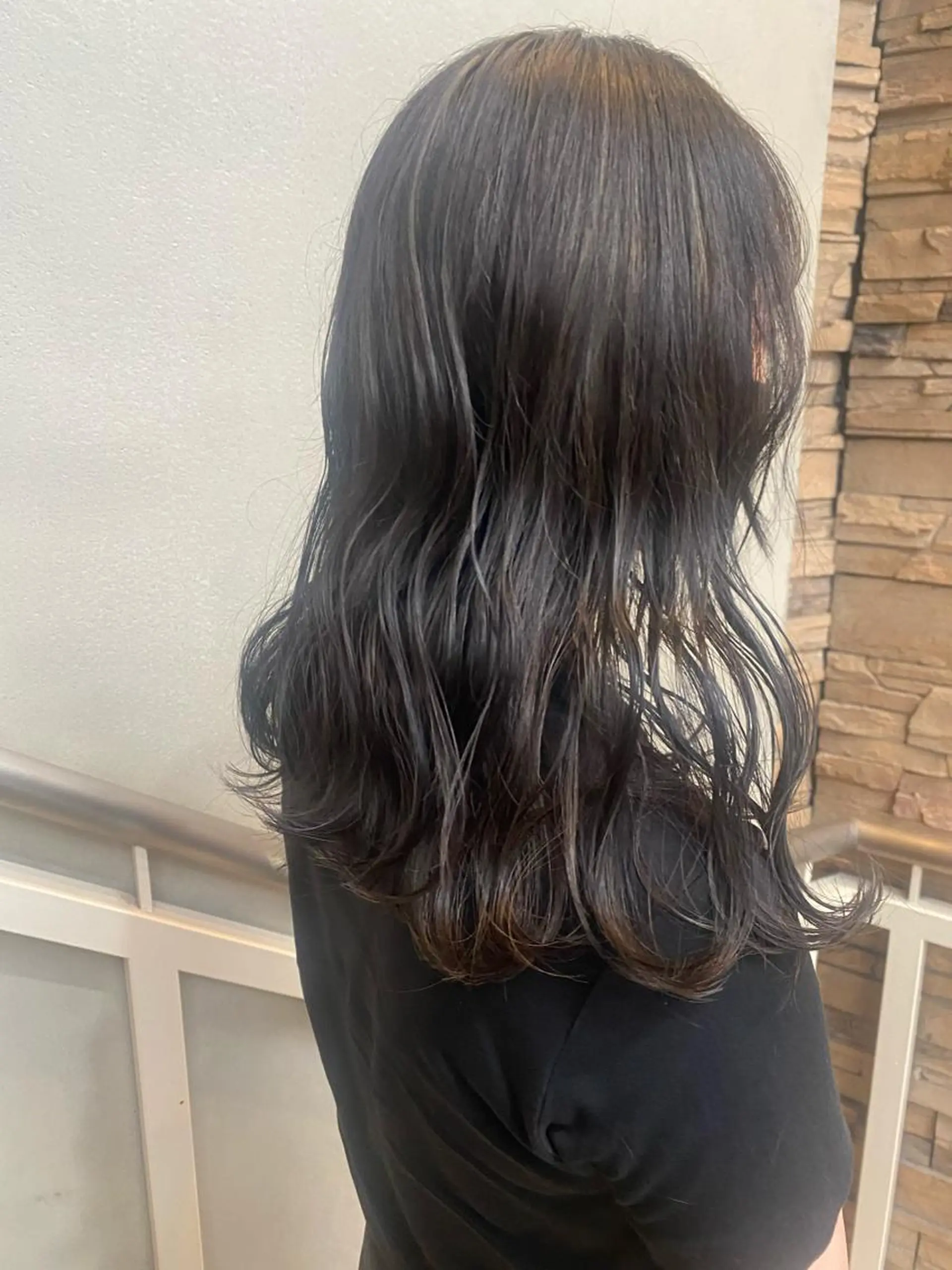 セミロング カラー 艶カラー　宮﨑 蒼のヘアスタイル