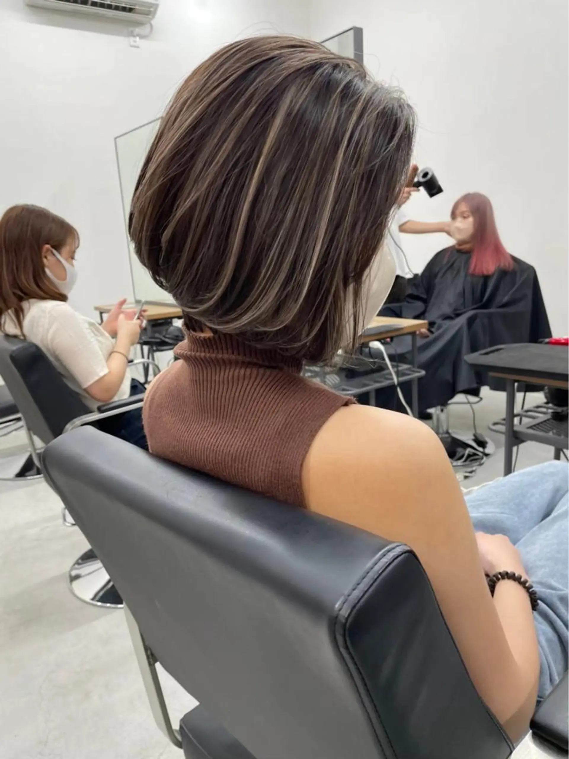 ショート カラー ショートボブ バレイヤージュ ブリーチ ケアブリーチ 透明感カラー 村岡 芽衣のヘアスタイル