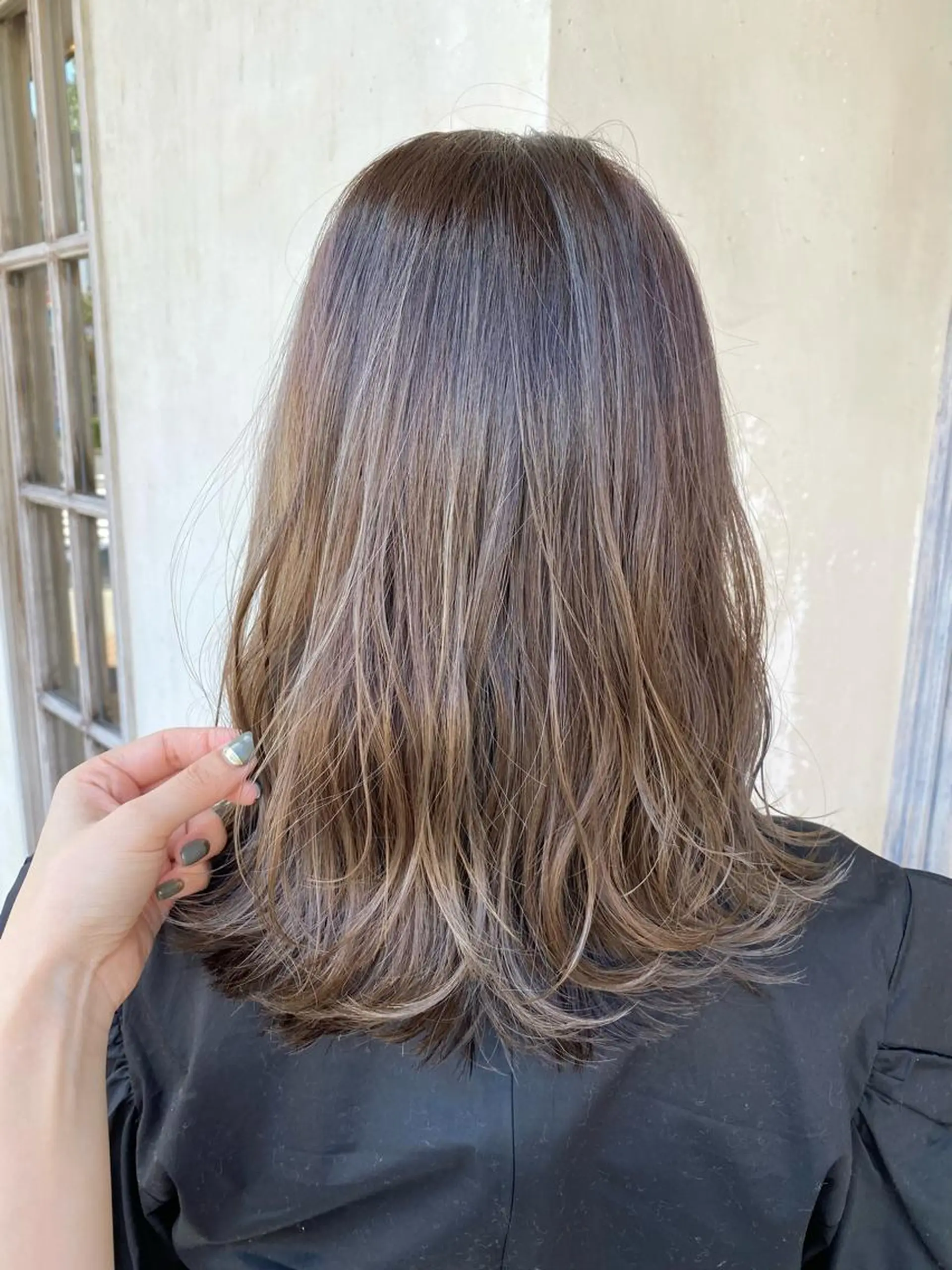 セミロング アッシュ ハイライト 森 早希絵のヘアスタイル