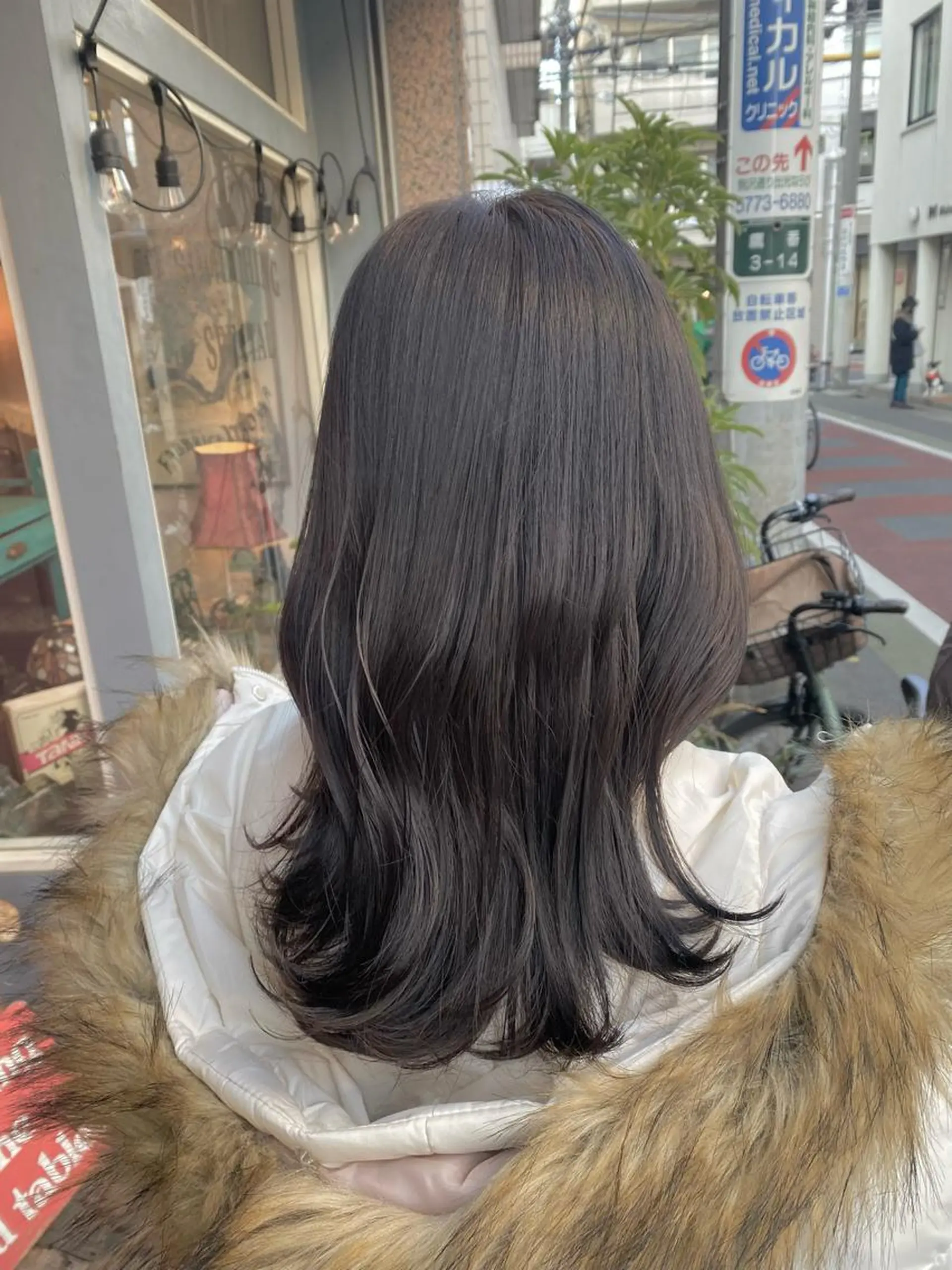 セミロング カラー グレージュ シルバー シルバーグレージュ SALOWIN二子玉川South店所属・AYANO ／レイヤー／オリーブのヘアスタイル