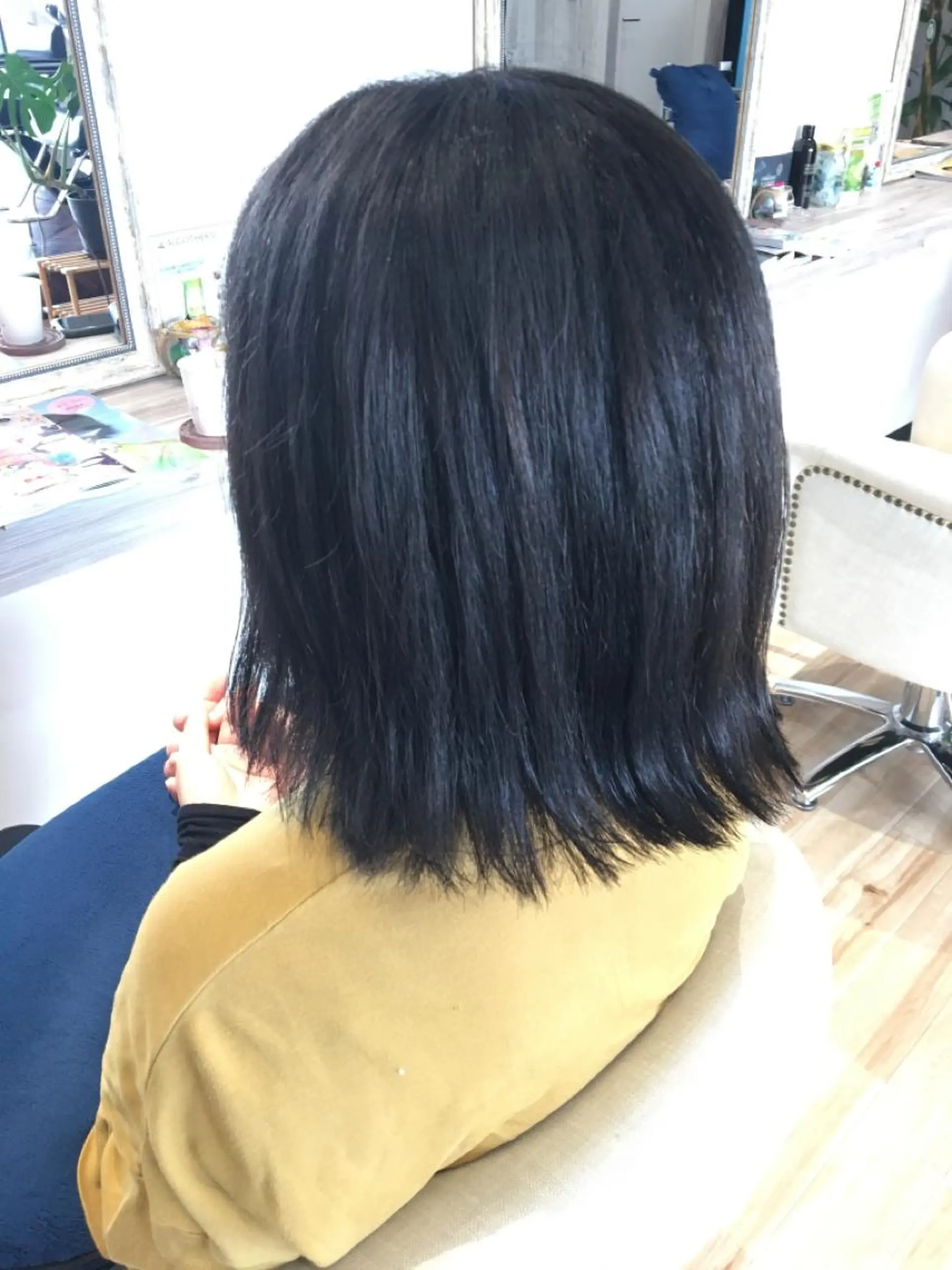 ミディアム カラー アッシュ Atelier 大内のヘアスタイル