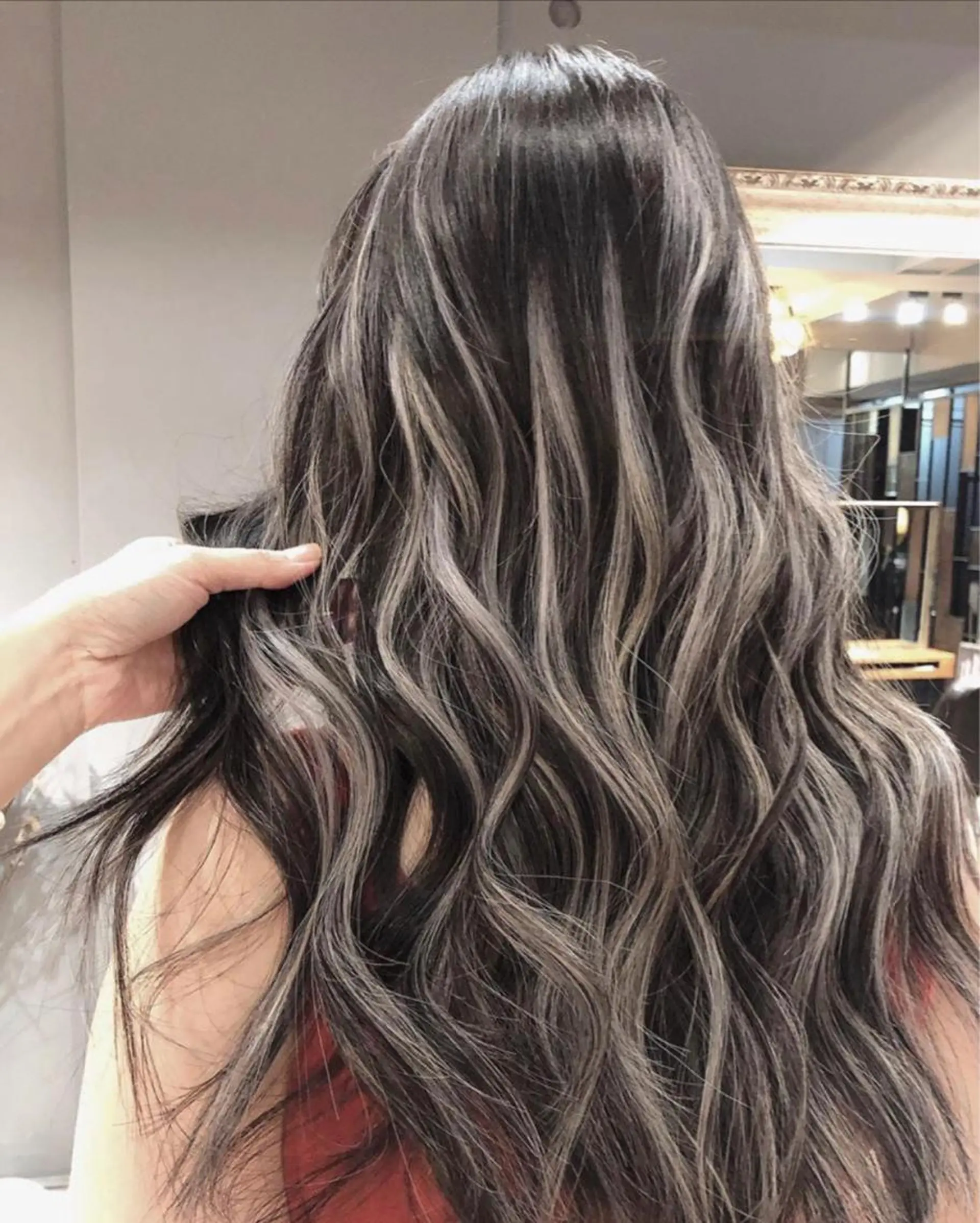 ロング 韓国／ハッシュカット ／透明感カラー／金野のヘアスタイル