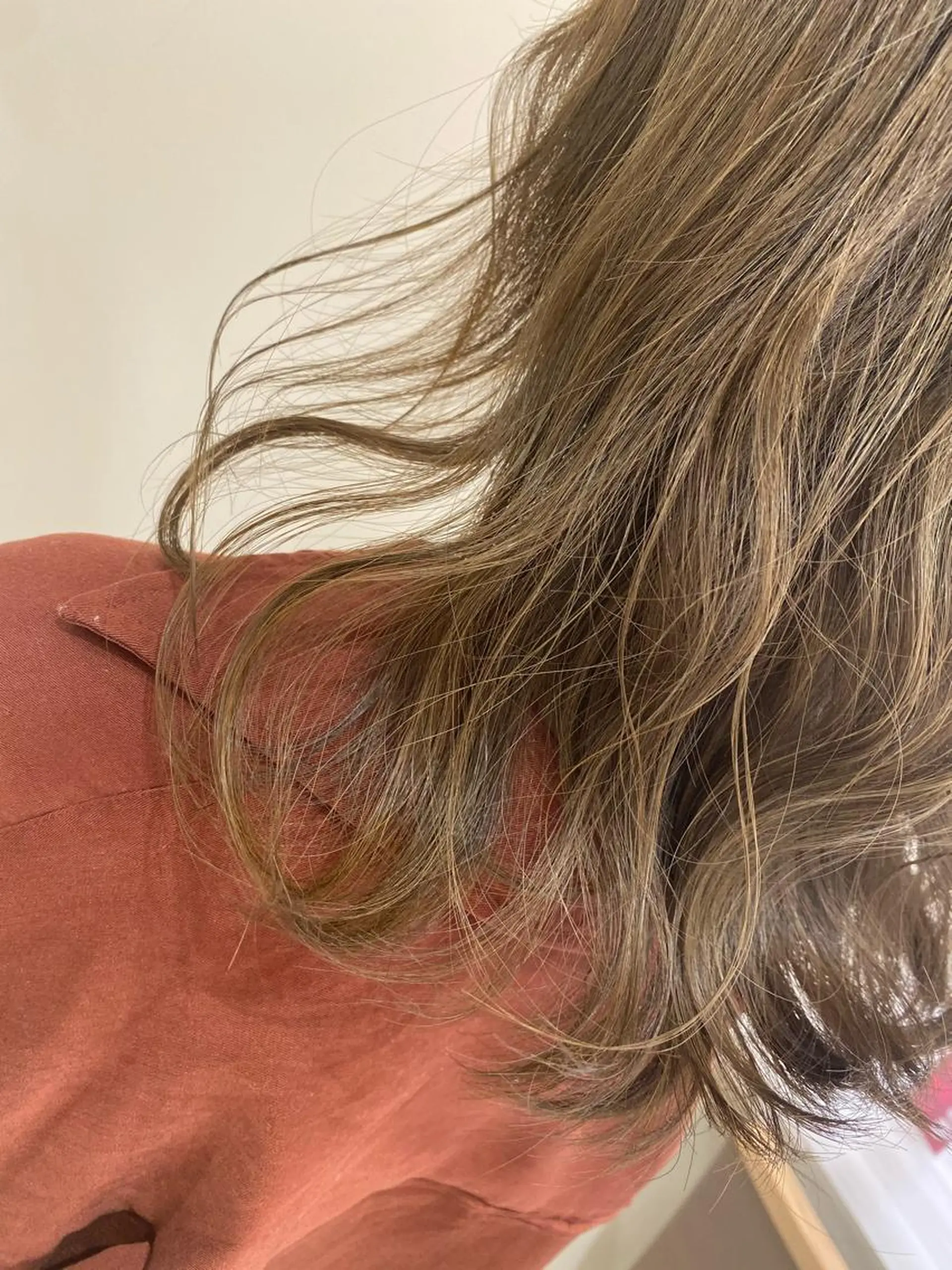 セミロング カラー 銀座メンズ専門🖤 小島奈々のヘアスタイル