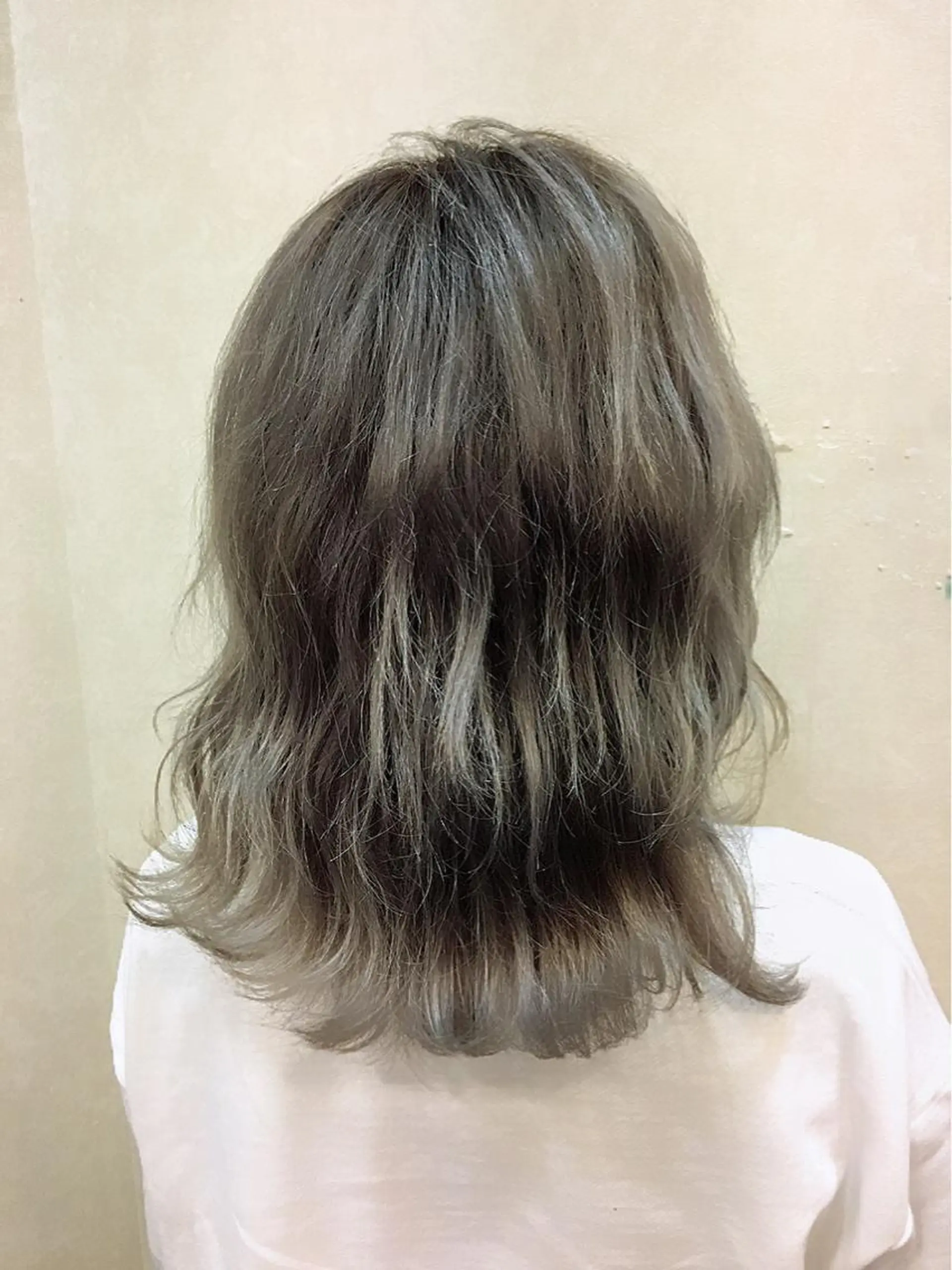 ミディアム カラー アッシュ ホワイトアッシュ 韓国ヘア🤍髪質改善 🇰🇷AKANEのヘアスタイル