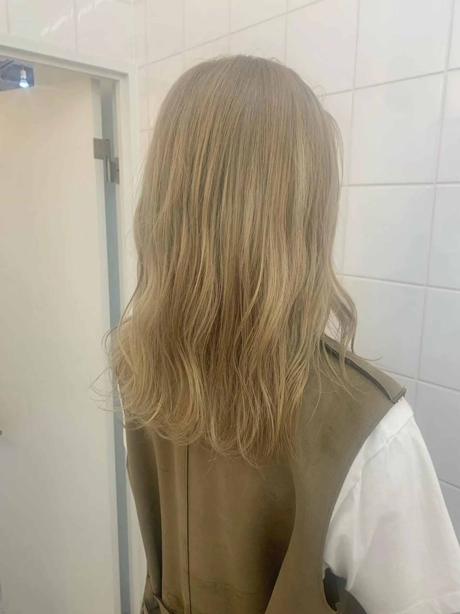 セミロング カラー ヘアアレンジ 🧨ブリーチー×ボブ レイヤー💎じゅえるのヘアスタイル