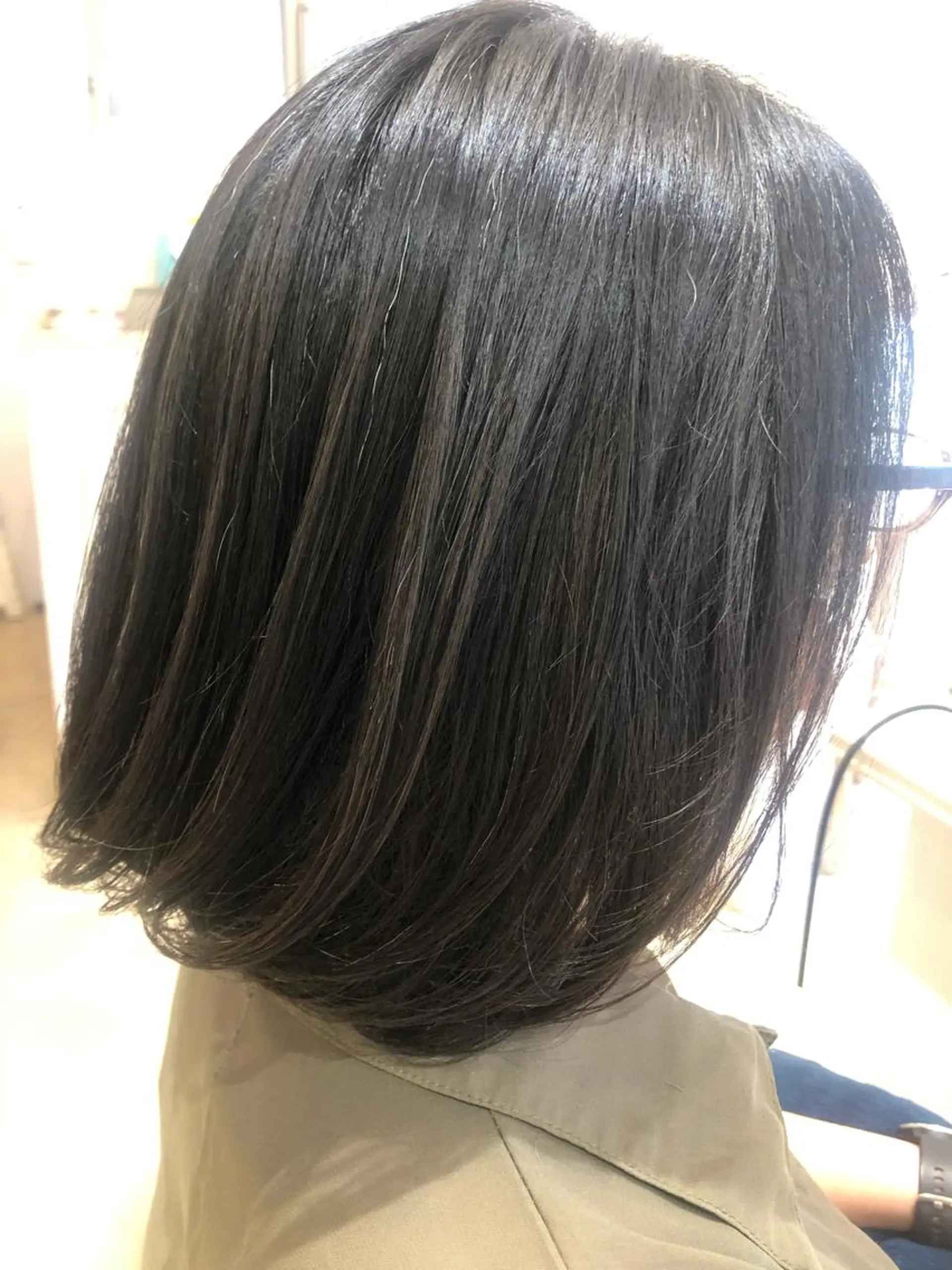 ミディアム izumi （いずみ）のヘアスタイル