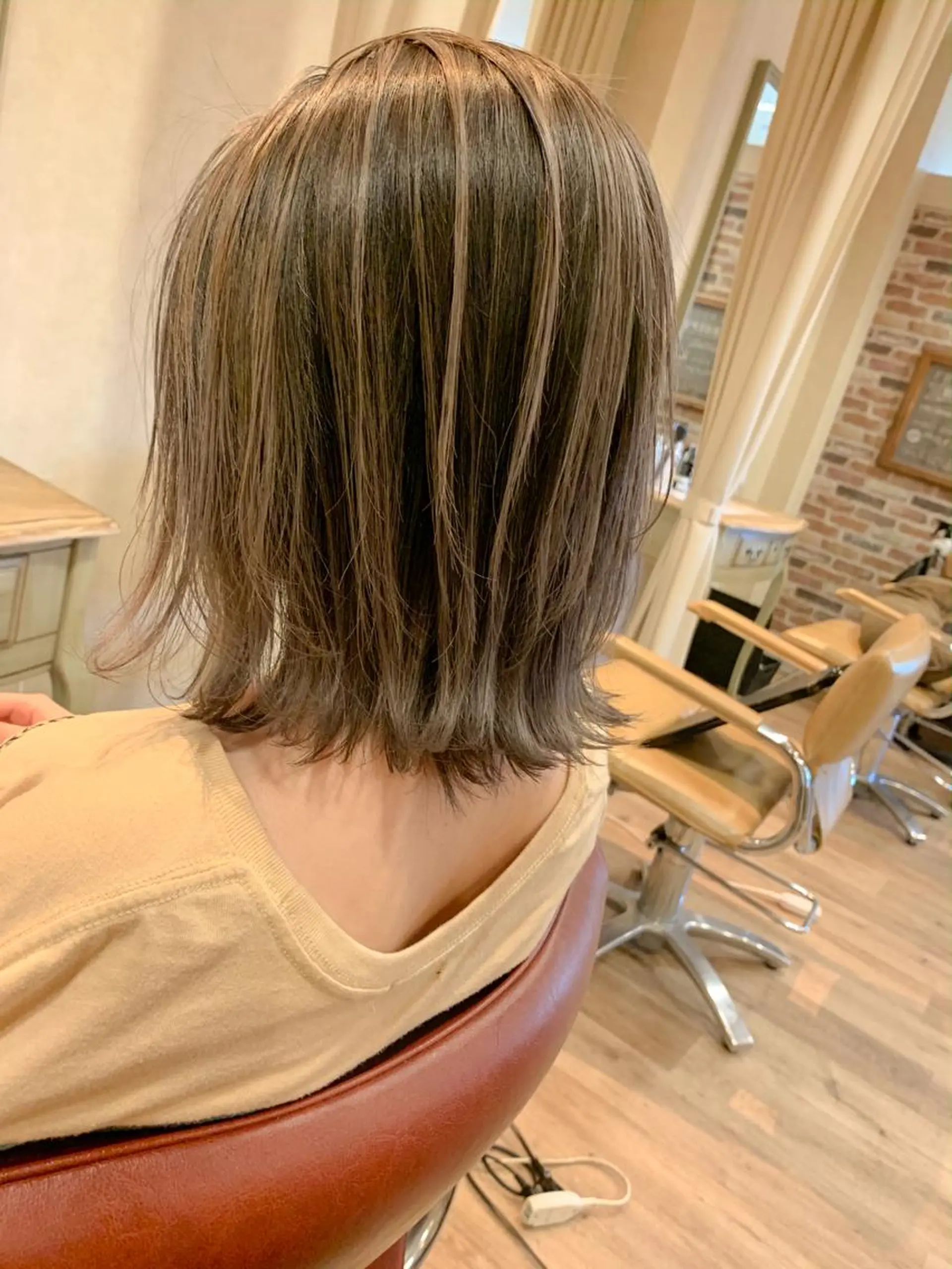 ミディアム Lit.豊橋 夏目のヘアスタイル