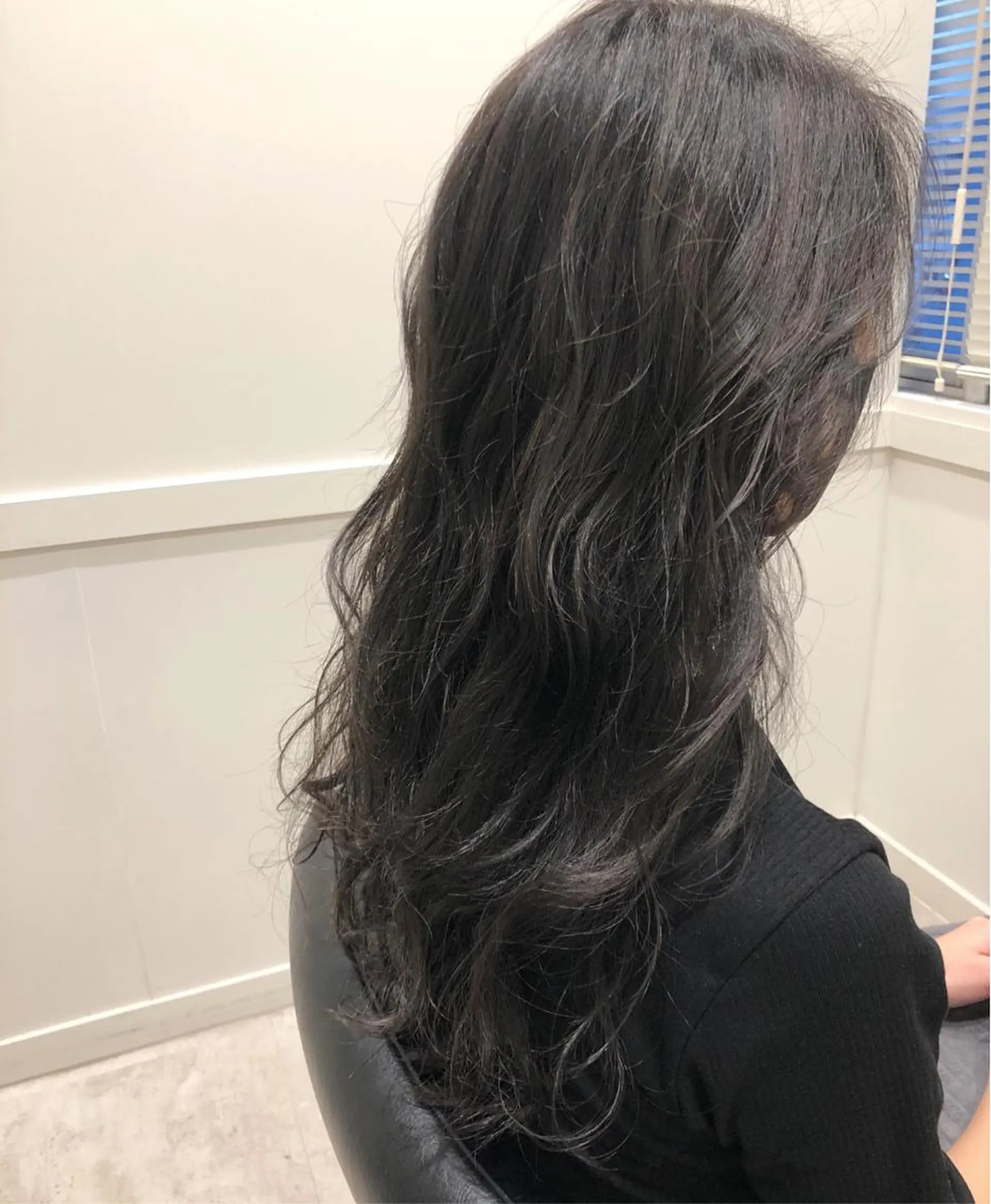 ロング カラー ブリーチ ダークグレー 🫧こおりやま なつみ🫧のヘアスタイル